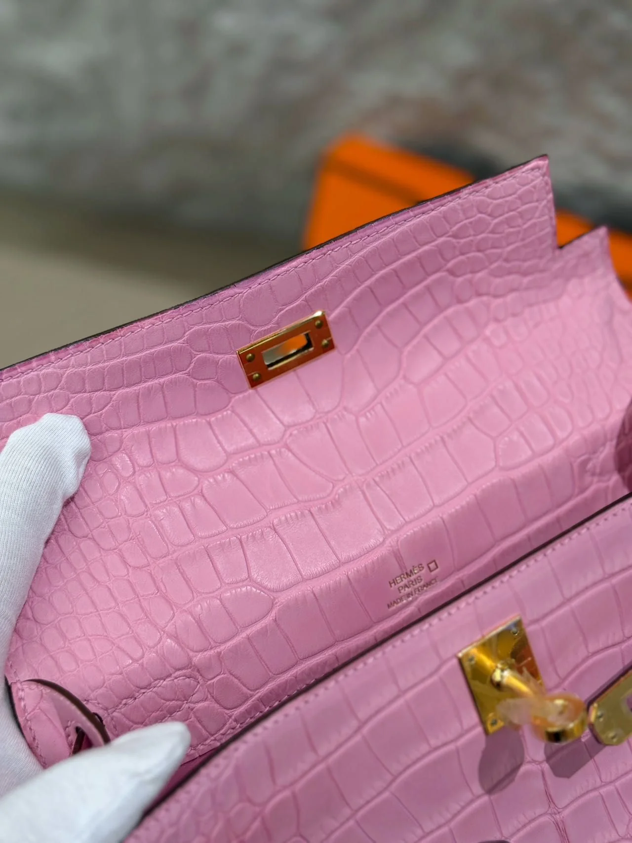 Hermès Kelly Pochette Pink Bubblegum 5P Matte Crocodile Leather Gold Hardware - Image 14