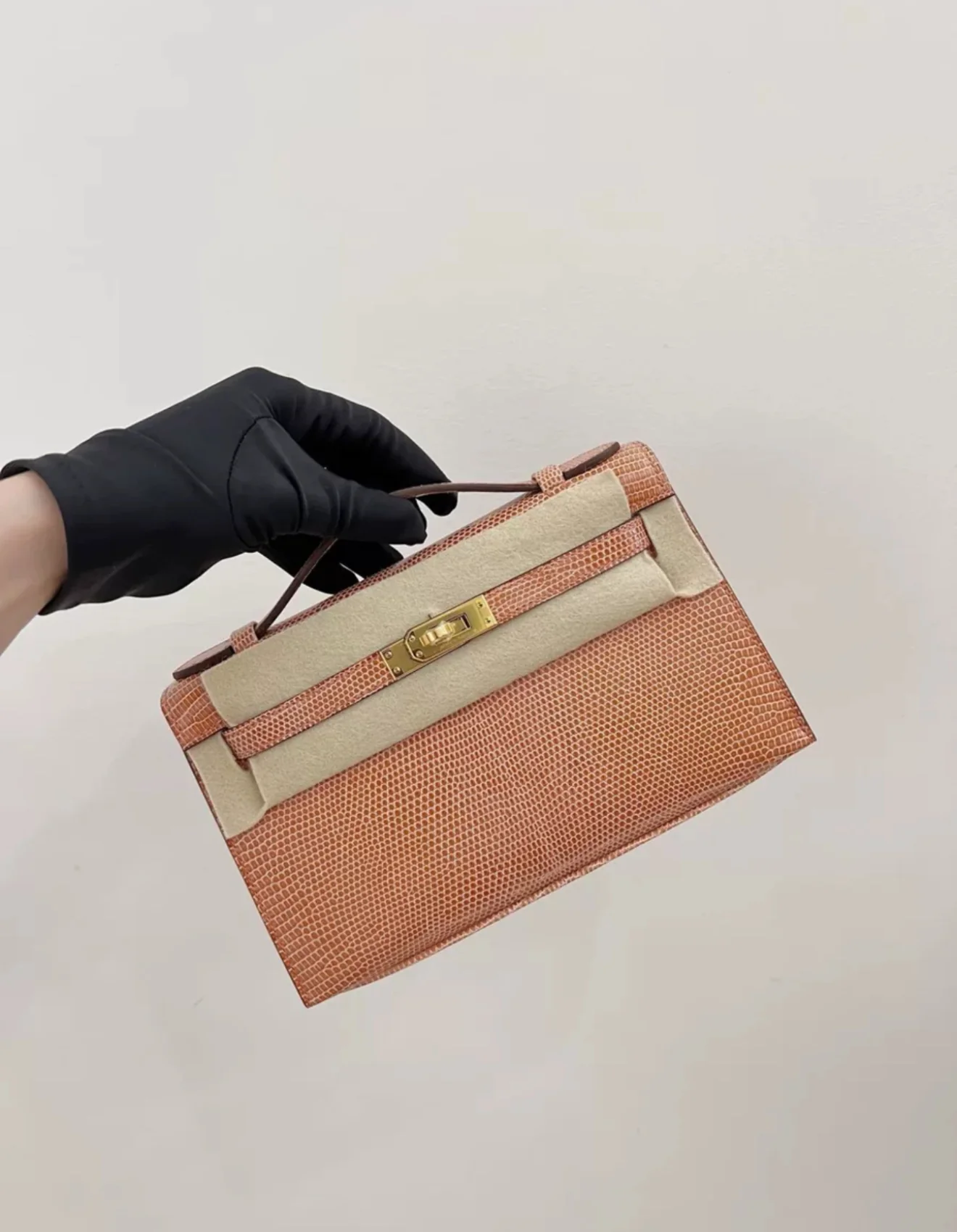 Hermès Kelly Pochette Pink lizard Gold Hardware - Image 3