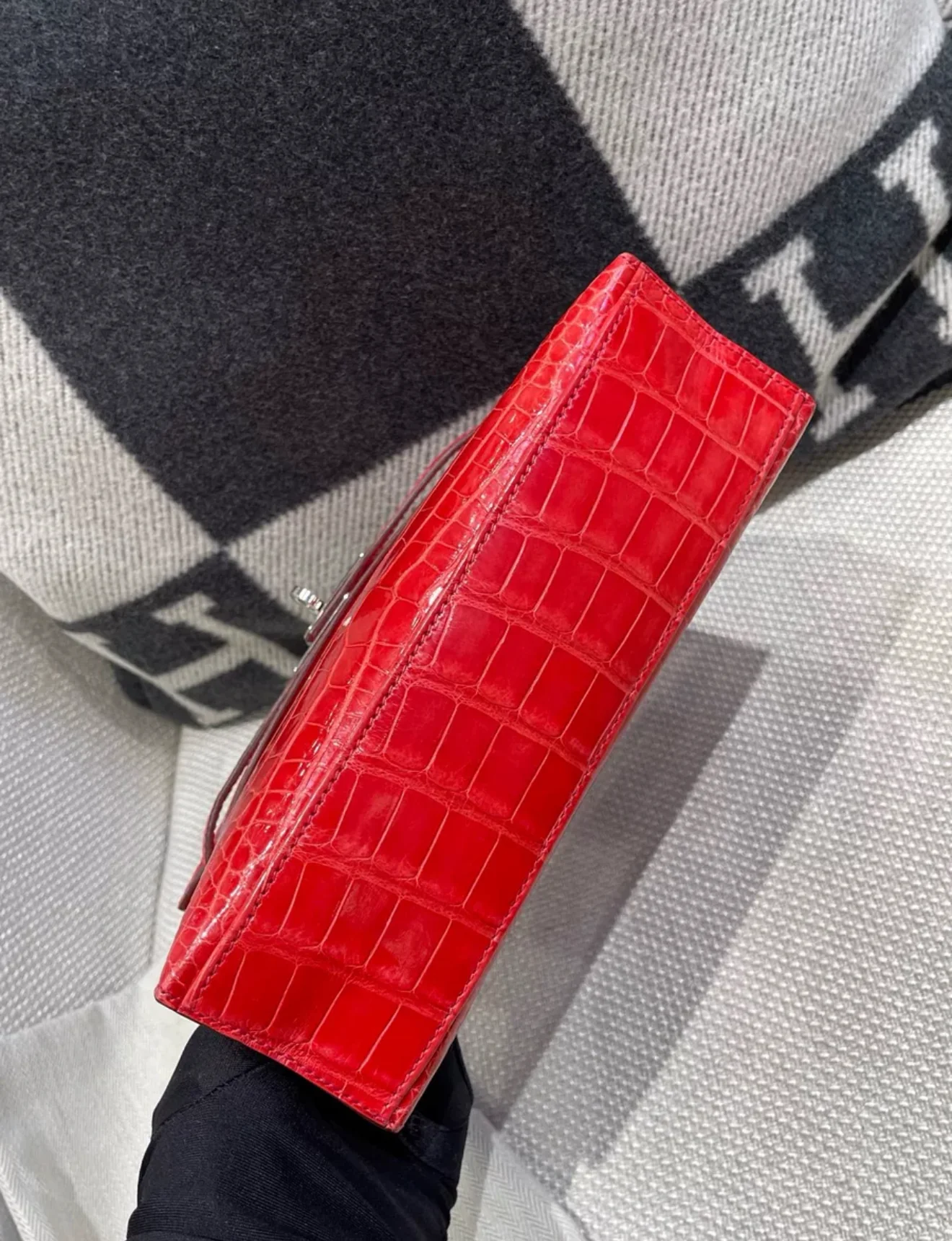 HERMÈS KELLY POCHETTE RED SHINY ALLIGATOR PALLADIUM HARDWARE - Image 3