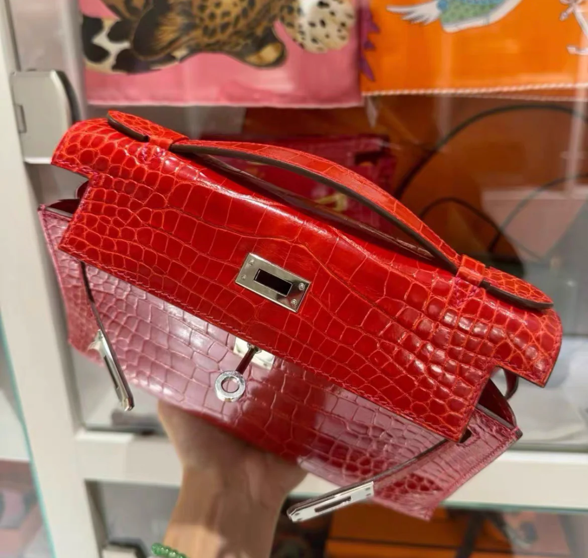 Hermès Kelly Pochette Red Shiny Alligator Palladium Hardware - Image 6