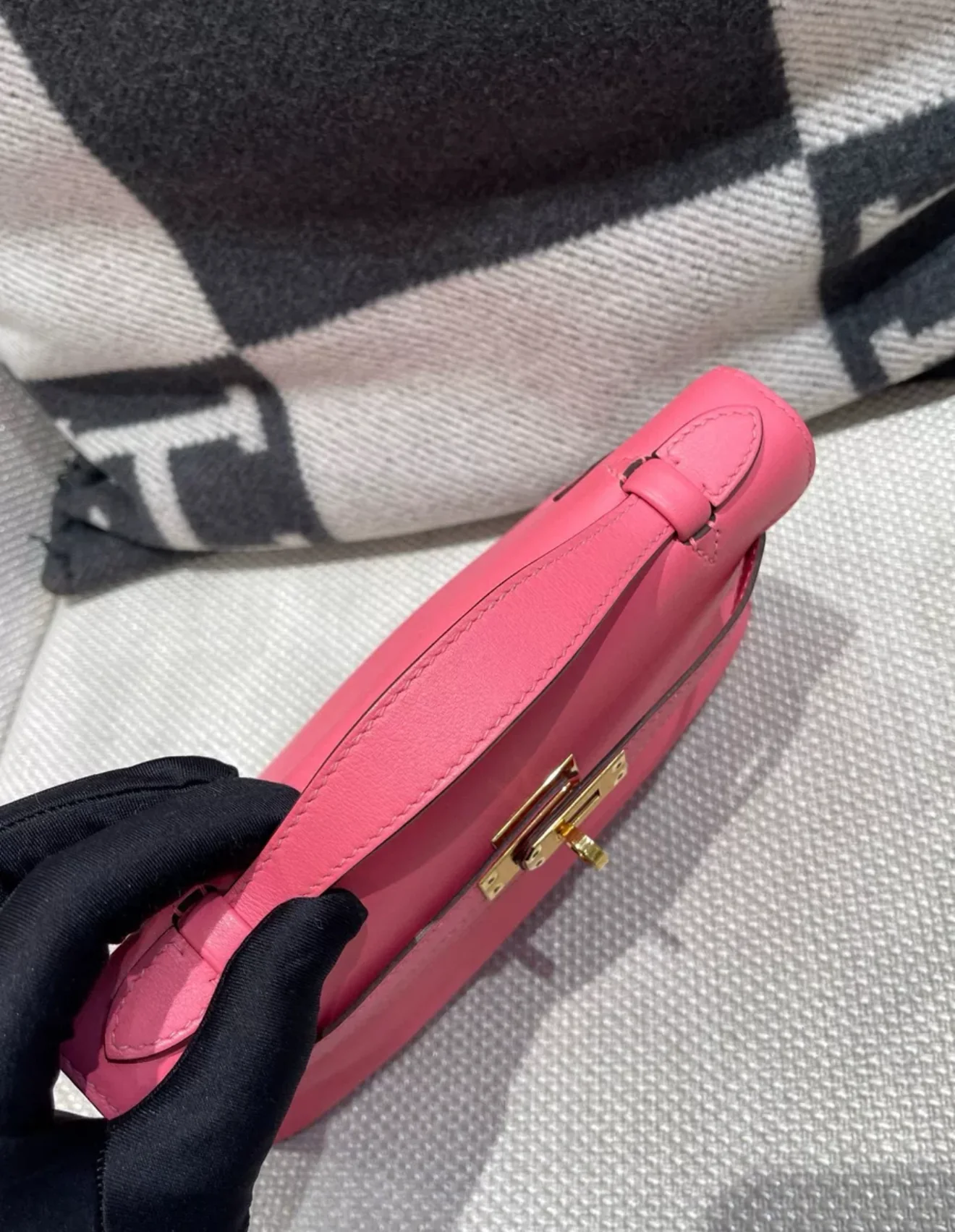 Hermes Kelly pochette Rose Lipstick Swift Leather Gold Hardware - Image 4