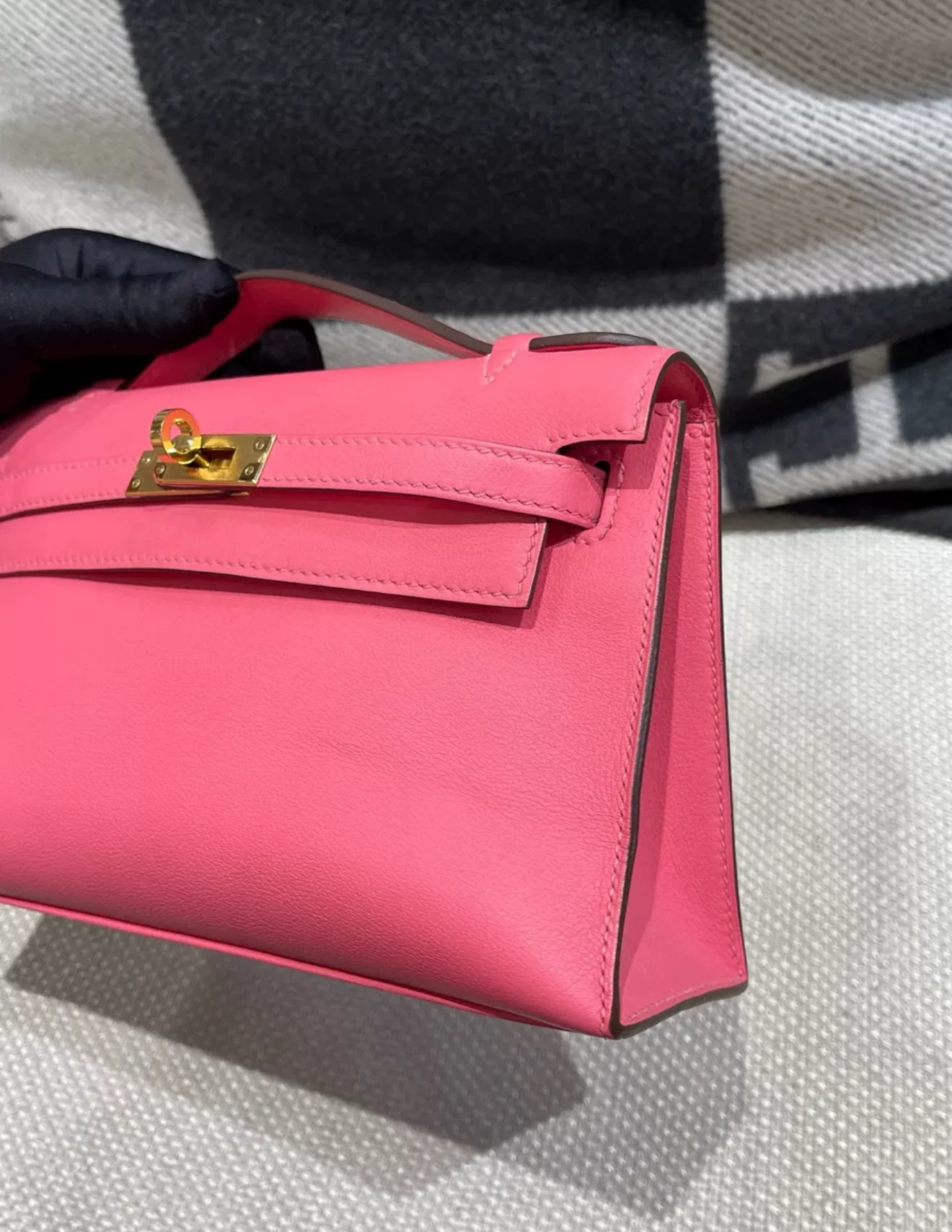 Hermes Kelly pochette Rose Lipstick Swift Leather Gold Hardware - Image 6