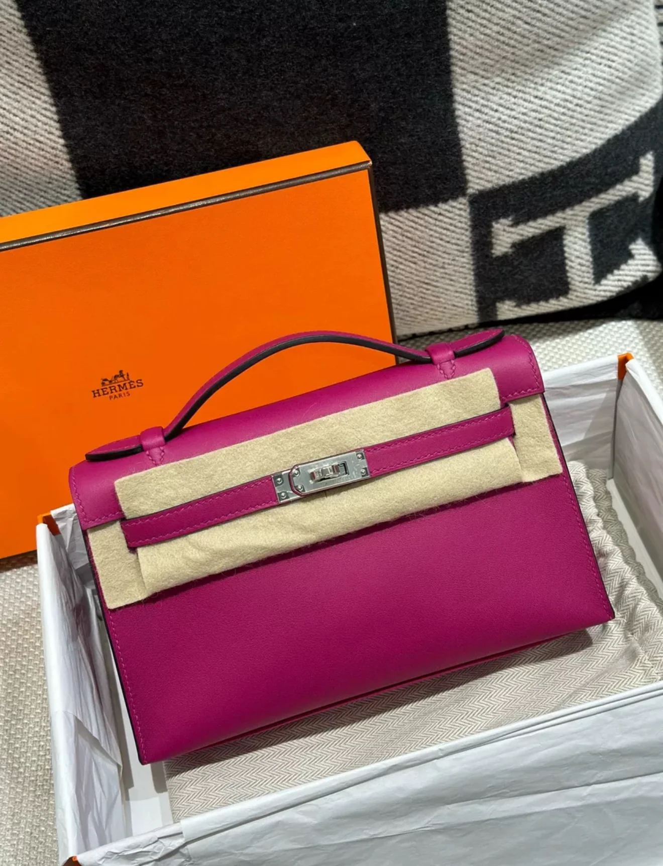 HERMÈS Kelly Pochette Rose Purple Swift Palladium hardware - Image 2