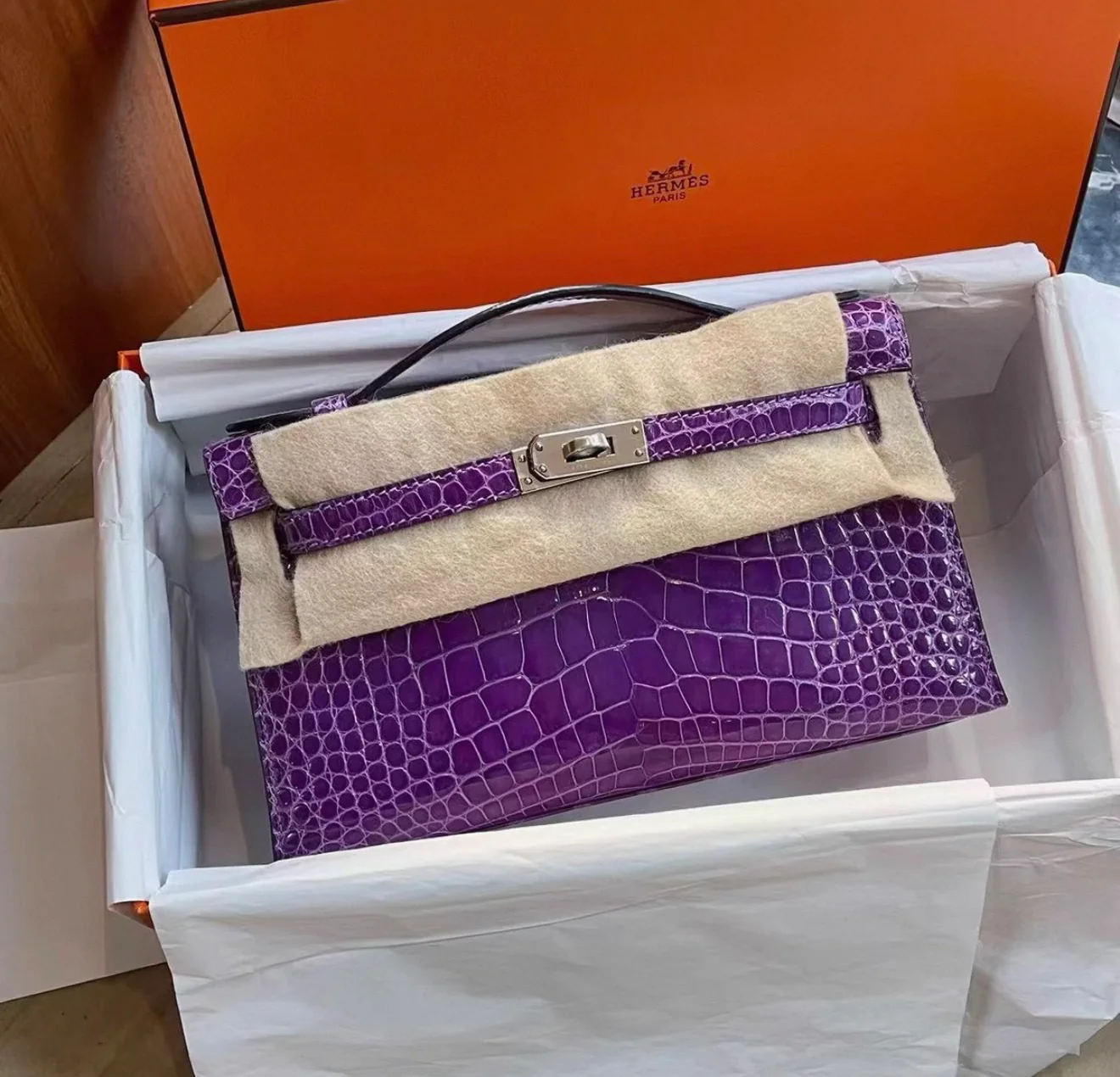 Hermes Kelly pochette Ultraviolet Shiny crocodile leather palladium hardware