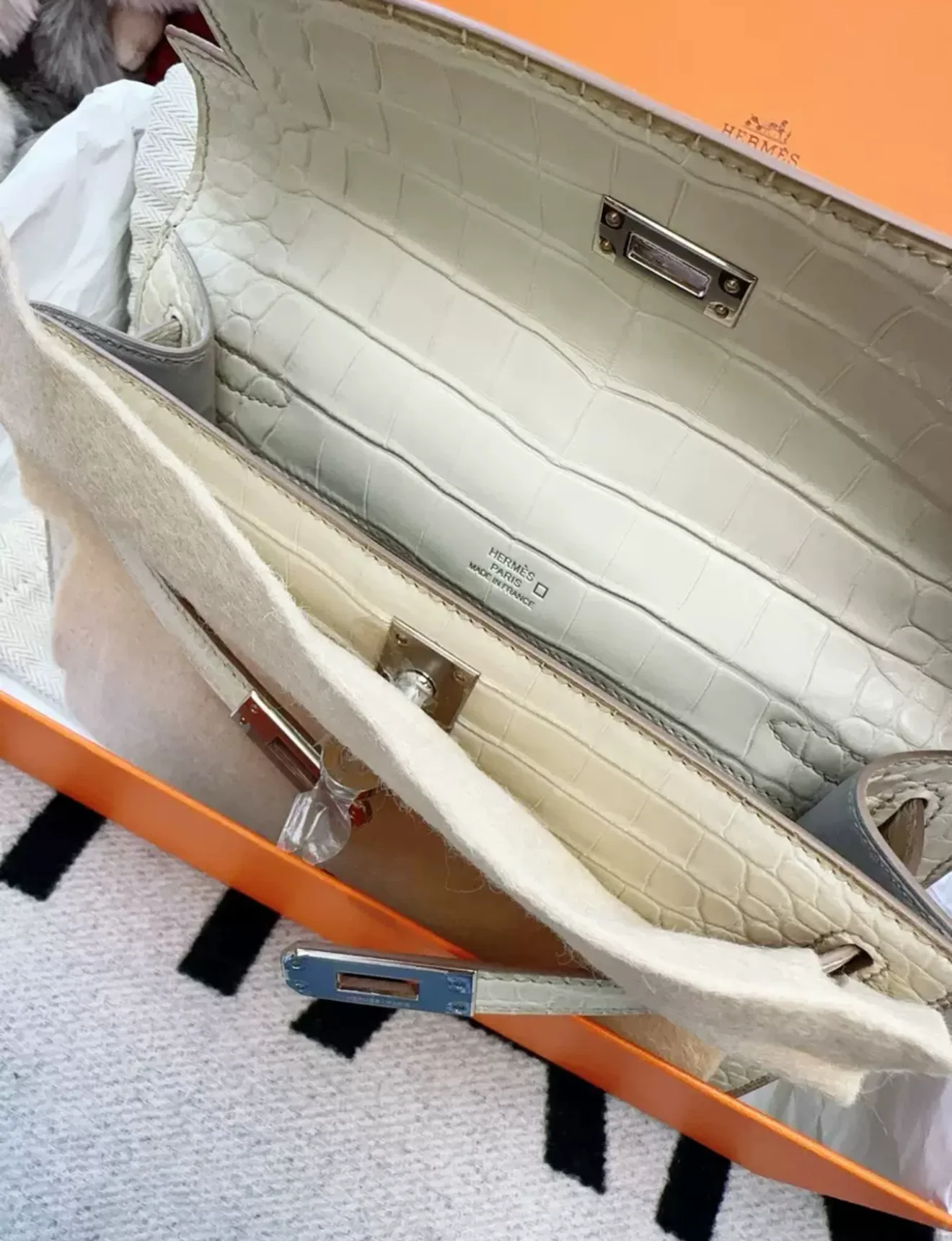 Hermes Kelly Pochette White Matte Crocodile Leather Palladium Hardware - Image 4