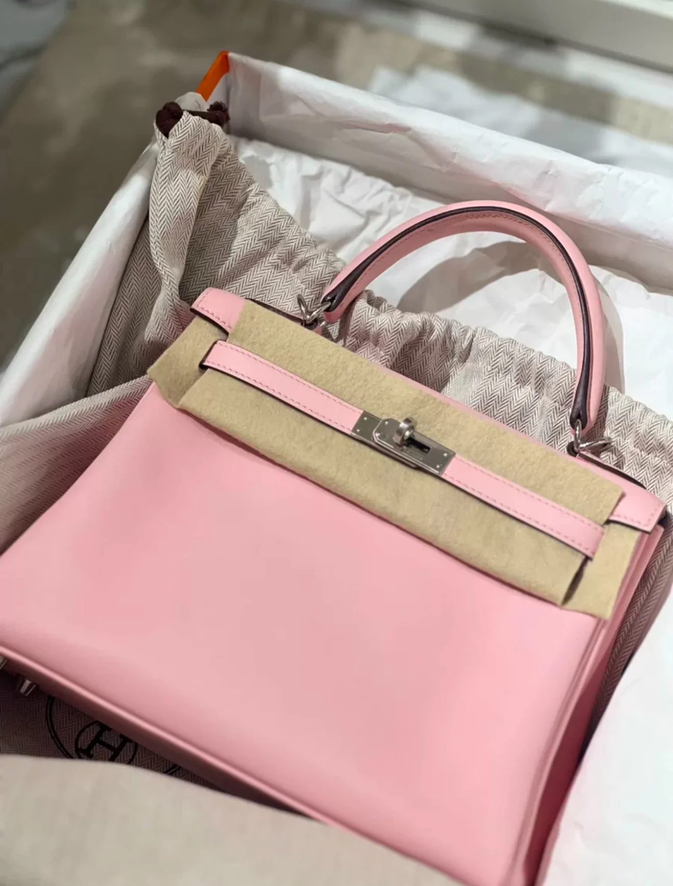 Hermès Kelly 25 Rose Sakura Swift Palladium Hardware - Image 2