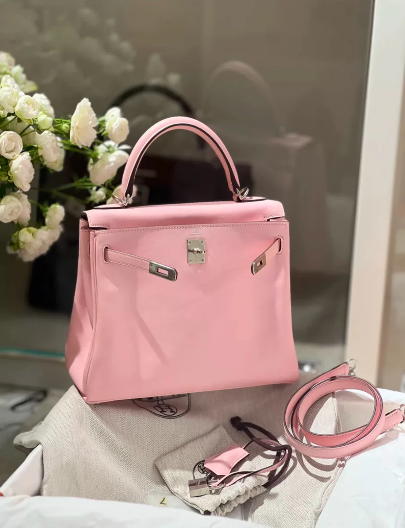 Hermès Kelly 25 Rose Sakura Swift Palladium Hardware - Image 6