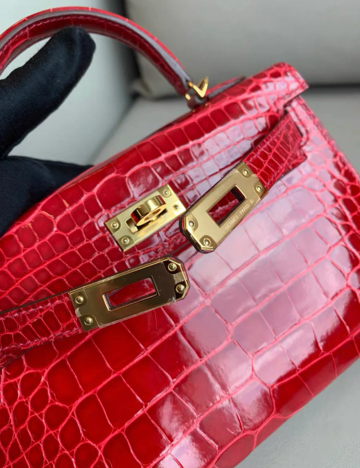 Hermès Mini Kelly Braise Shiny Crocodile Gold Hardware - Image 8