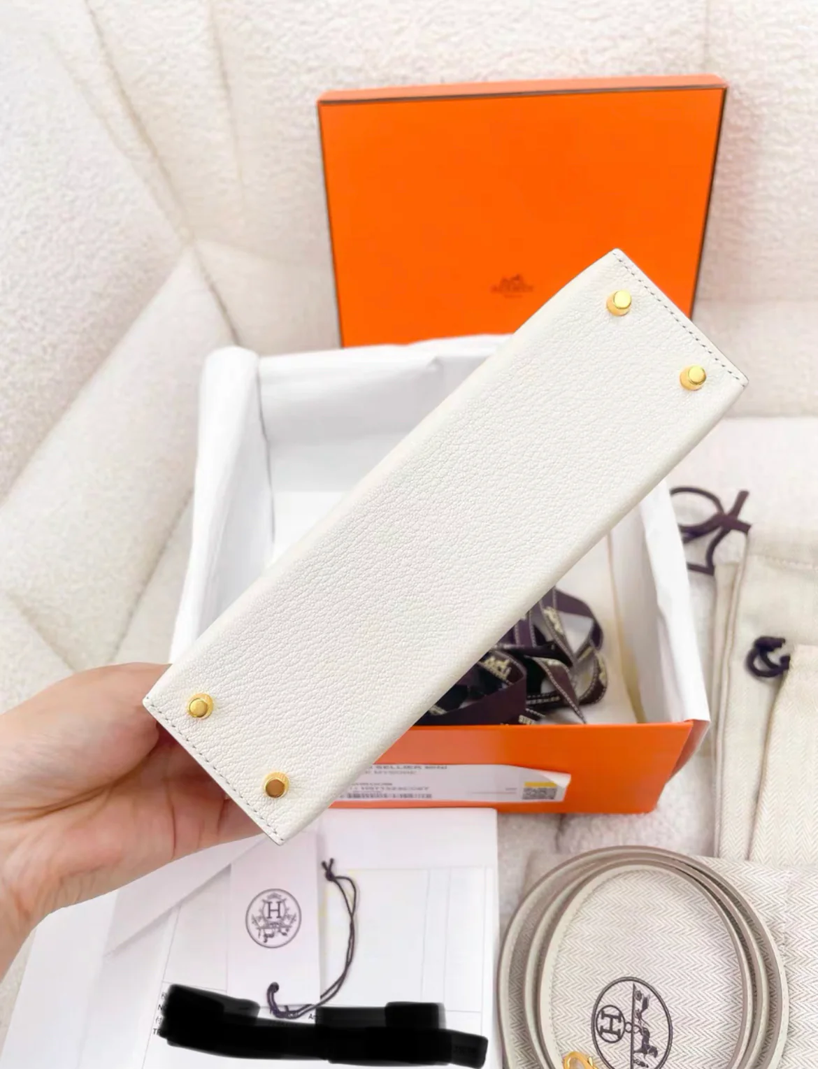 Hermès Kelly Sellier 20 Gris Pale Epsom Gold Hardware - Image 6