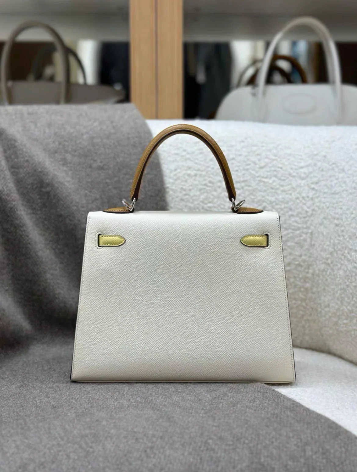 Hermès Kelly Sellier 25 Tri-Color Nata, Jaune Poussin and Sesame Epsom Palladium Hardware - Image 3