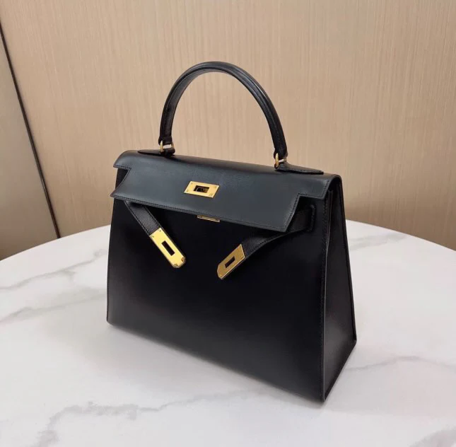 Hermès Kelly Sellier 28 Black Box Gold Hardware - Image 3