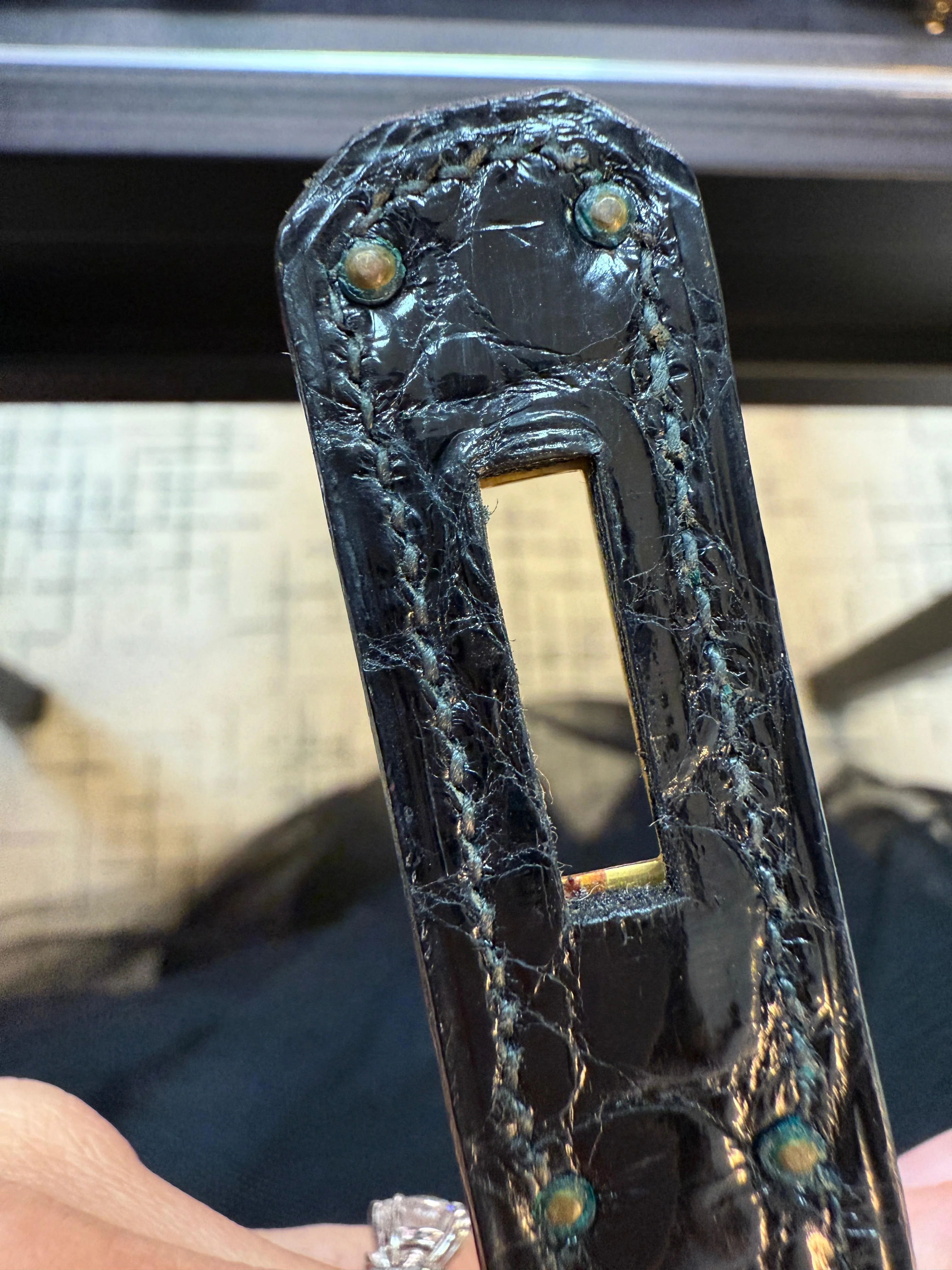 Hermès Kelly Sellier 28 Black Shiny Alligator Gold Hardware - Image 11