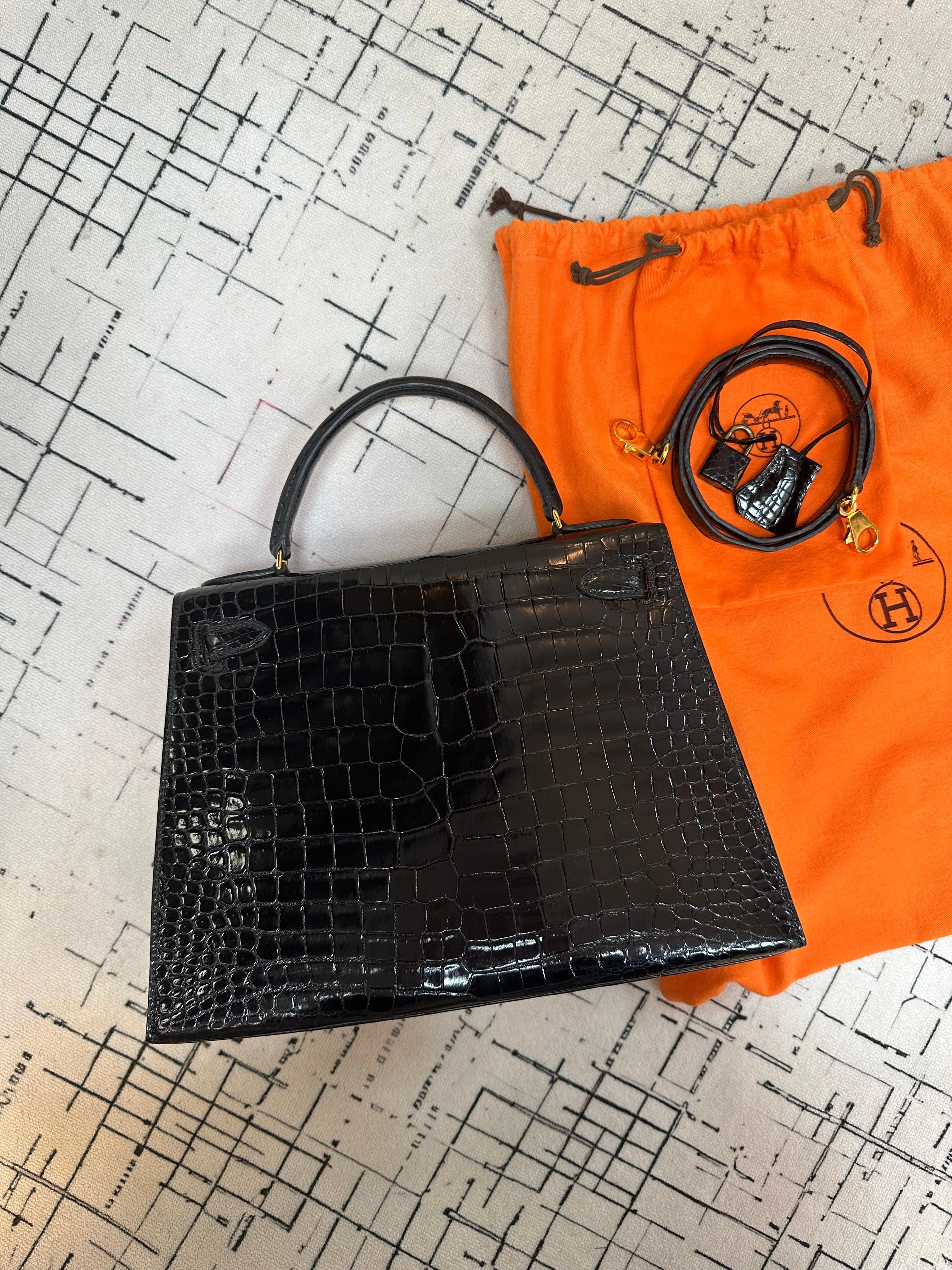 Hermès Kelly Sellier 28 Black Shiny Alligator Gold Hardware - Image 3