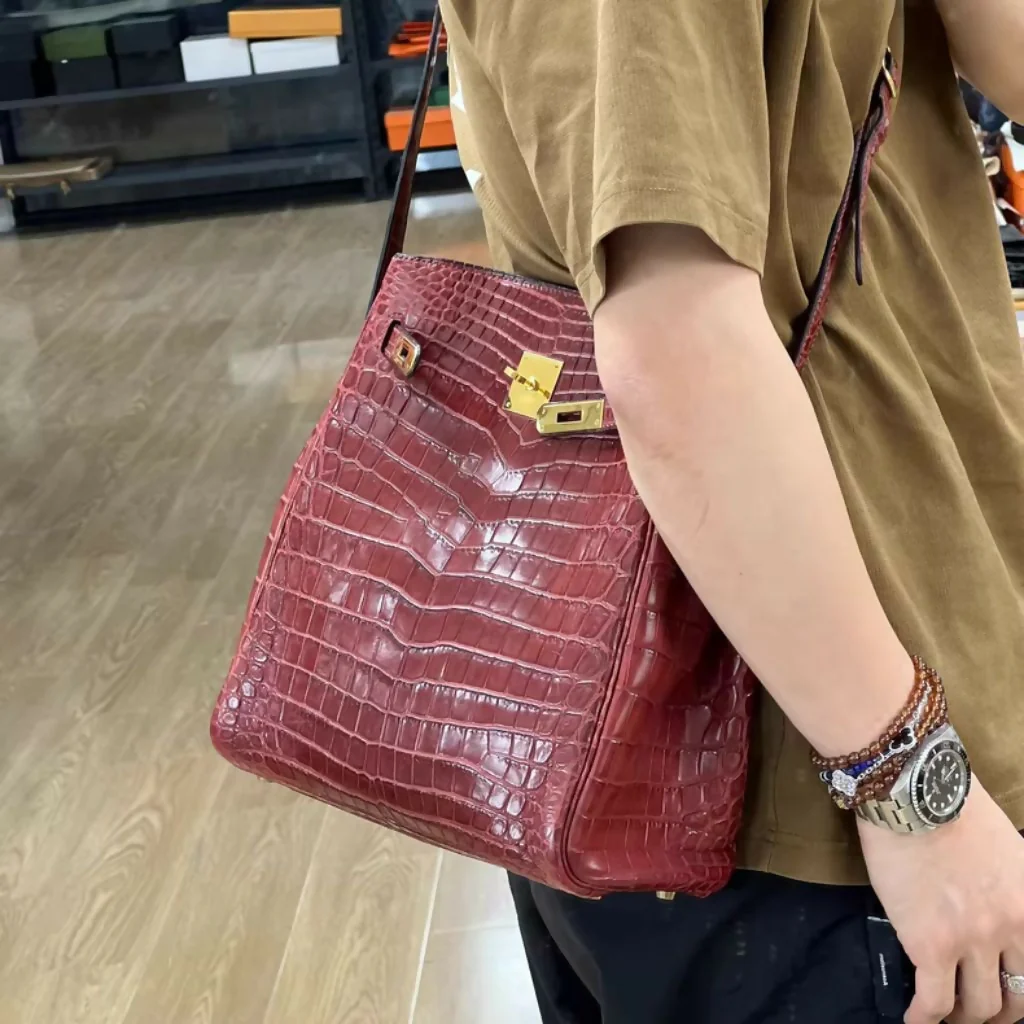 Hermès Kelly Sport 24 Rouge H Crocodile Gold Hardware - Image 3