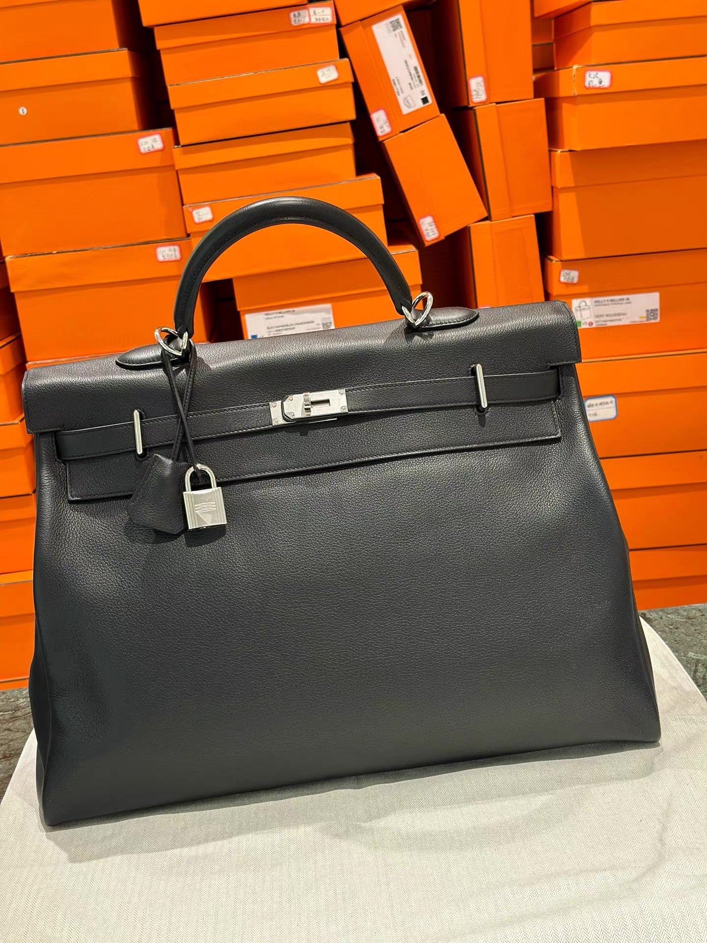 Hermès Kelly Voyage 50 Black Evercolor Palladium Hardware - Image 2