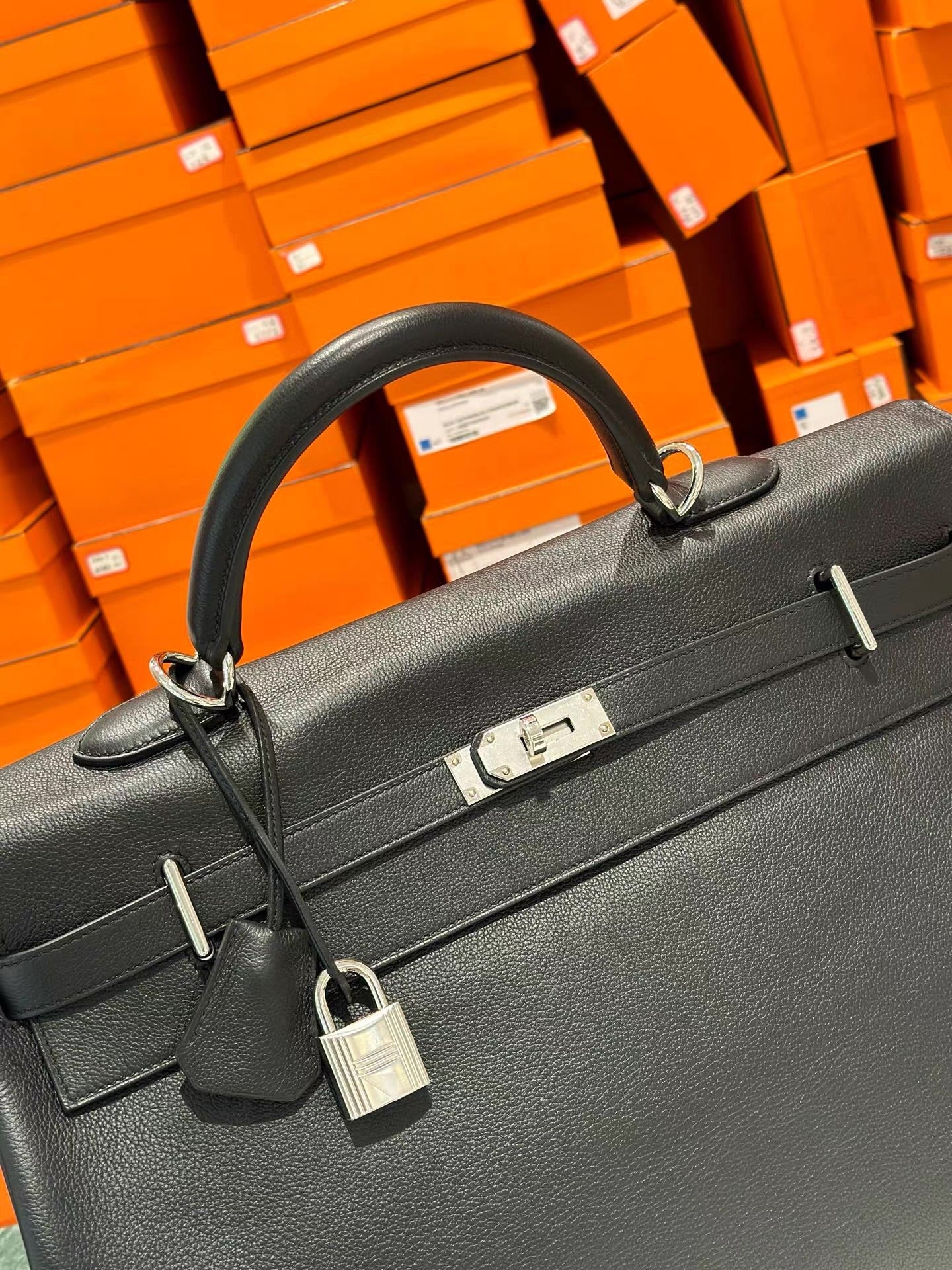 Hermès Kelly Voyage 50 Black Evercolor Palladium Hardware - Image 6
