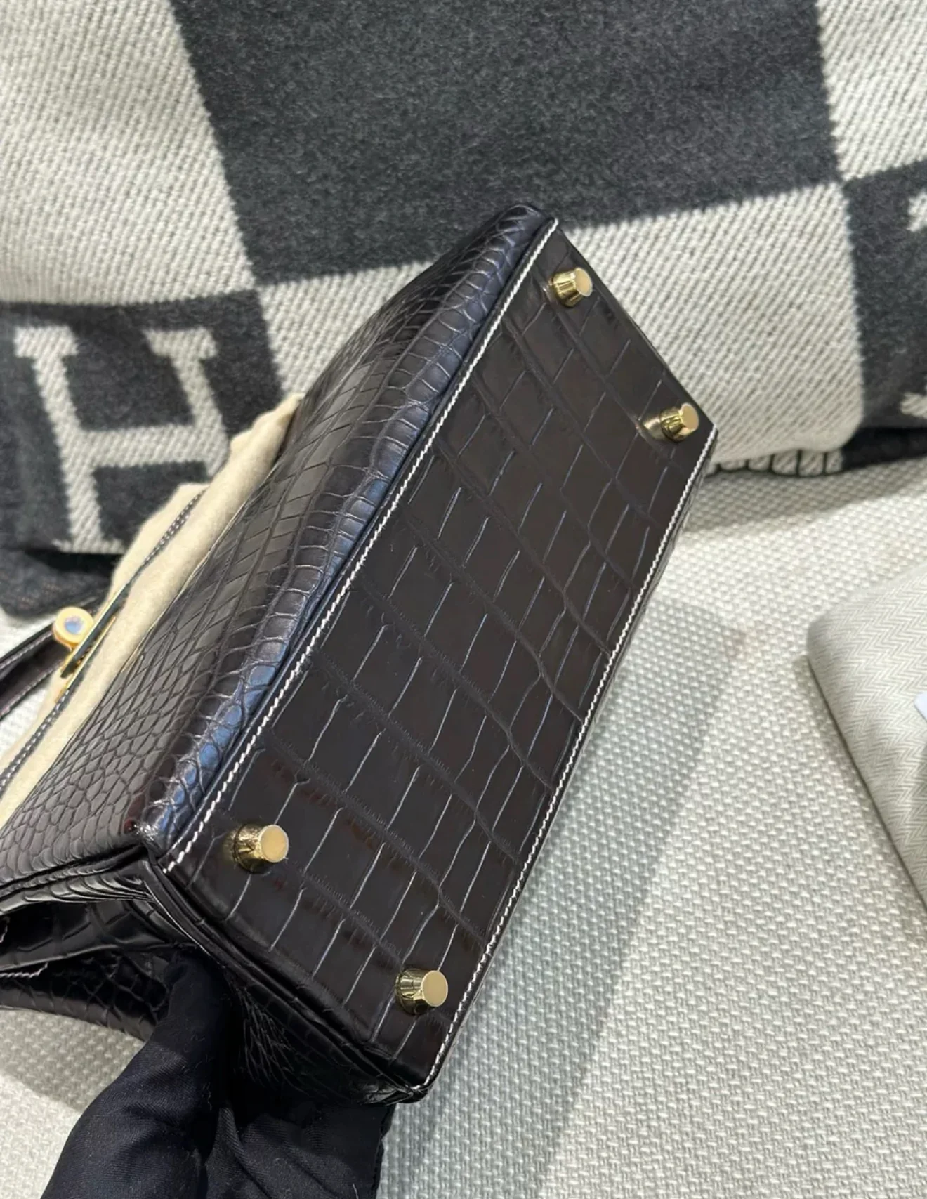 Hermes Kelly 25 Black Gold Matte Crocodile Leather Gold Hardware - Image 3