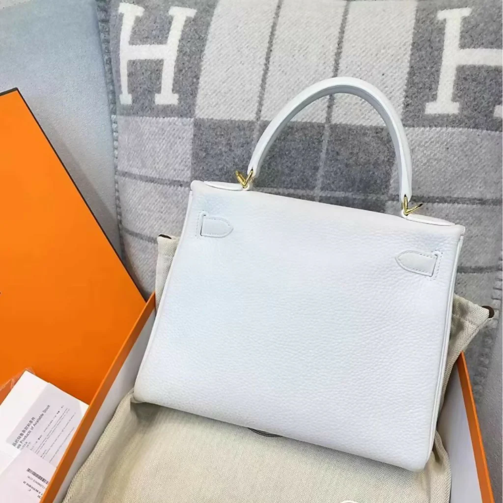 Hermes kelly 28 Blanc Togo Leather Gold Hardware - Image 2