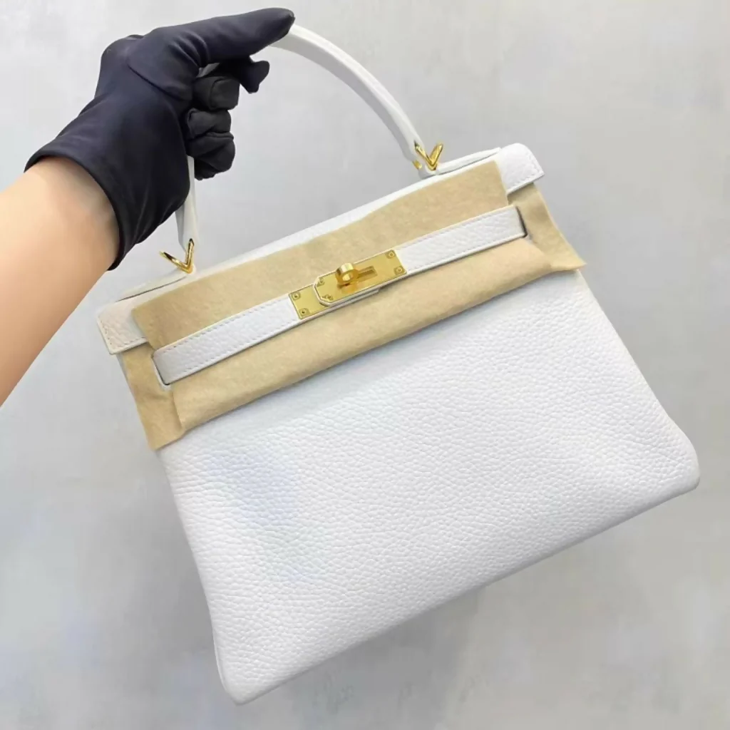 Hermes kelly 28 Blanc Togo Leather Gold Hardware - Image 3