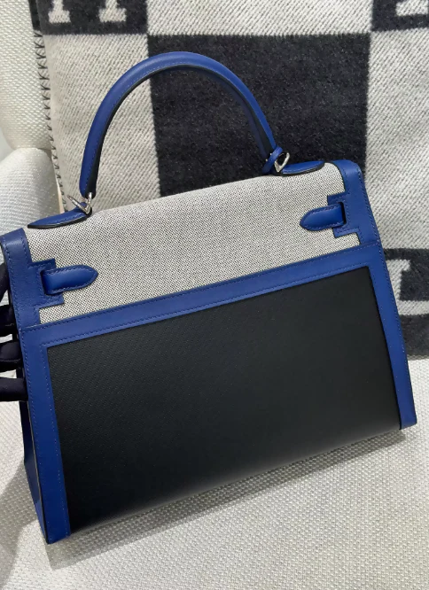 Hermès Kelly Limited Edition 32 Noir (Black)/Bleu Saphir Sellier Epsom Palladium Hardware - Image 3