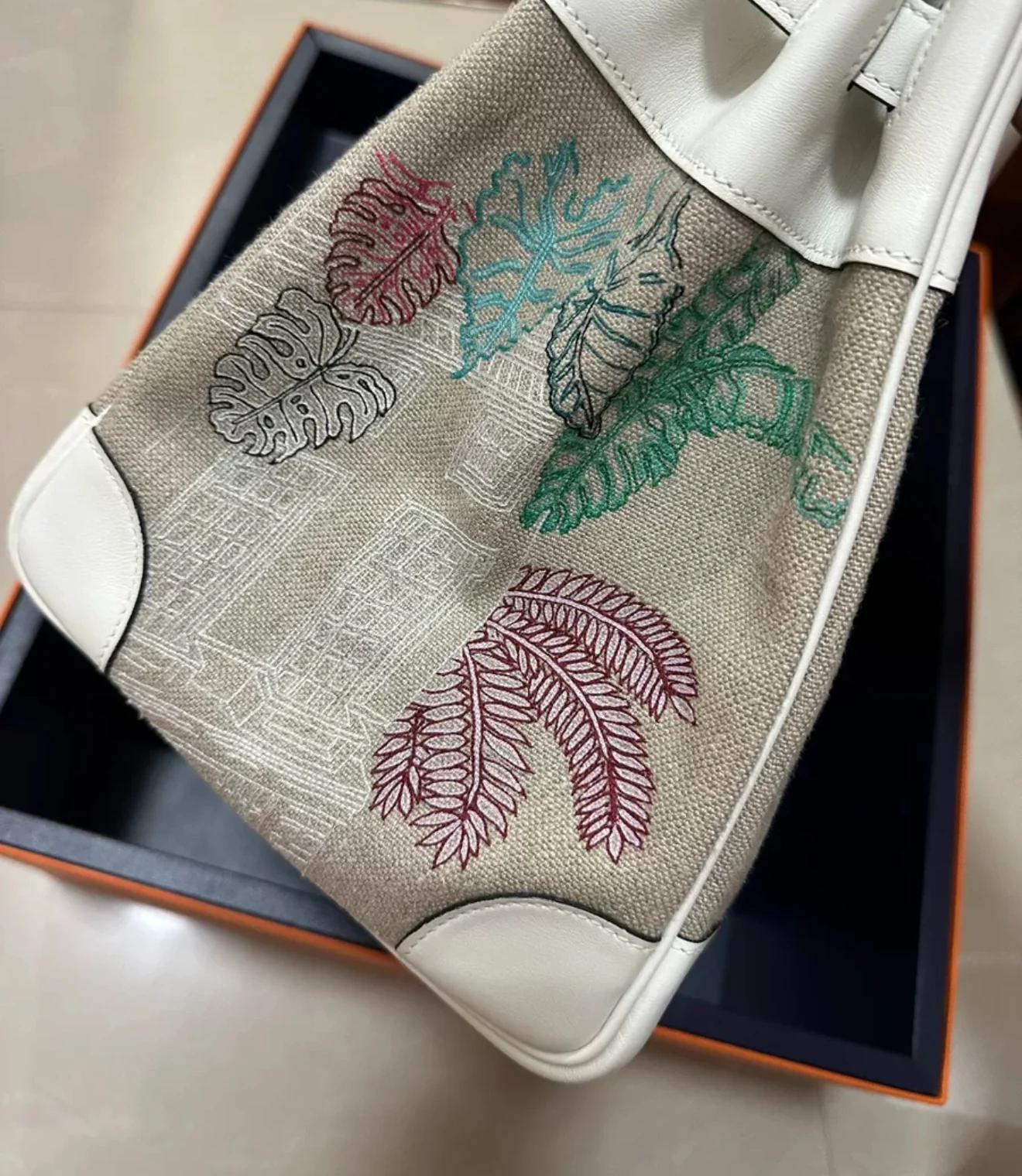 Hermès Limited Edition Birkin 35 White Swift and Multicolor Canvas Embroidery Faubourg Tropical Palladium Hardware - Image 3
