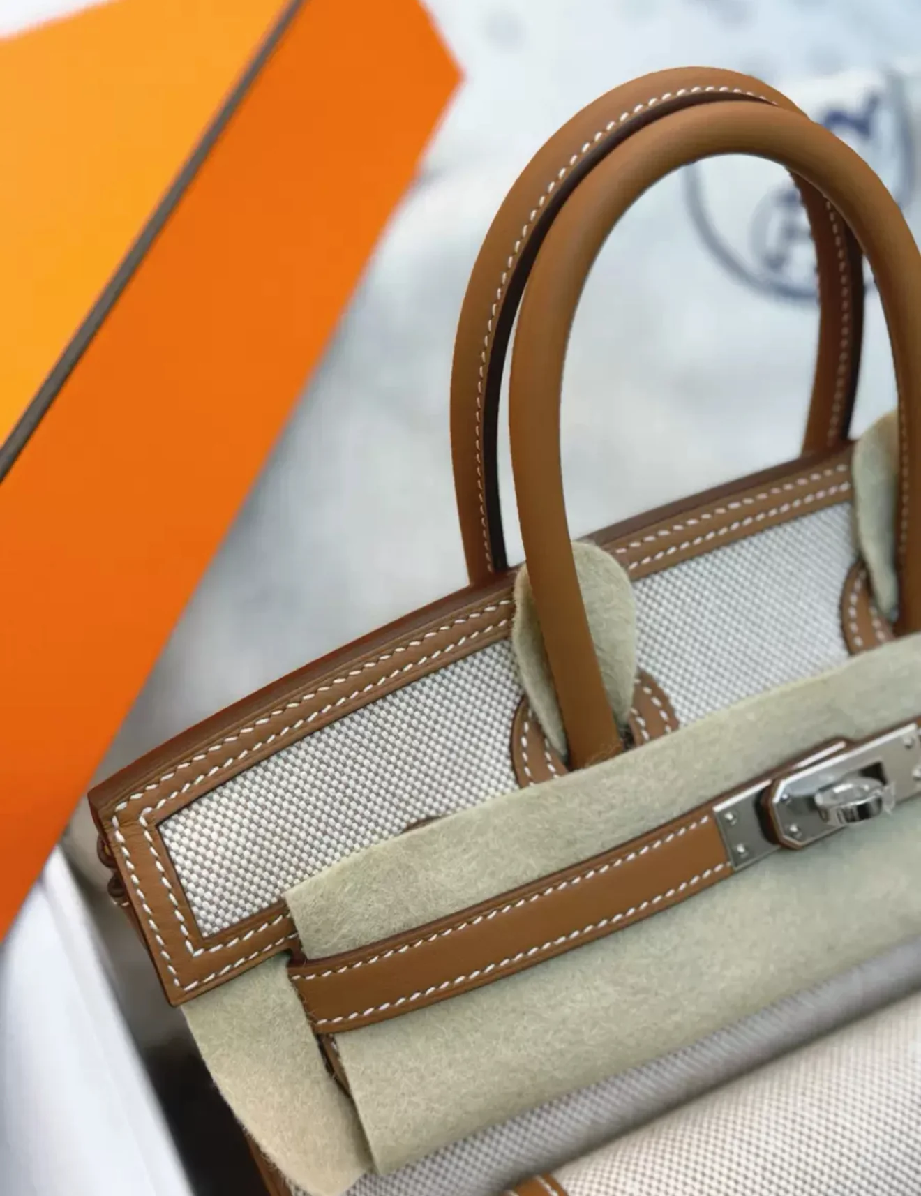 HERMÈS Limited Edition Birkin Cargo 25 in Gold Swift leather and Canvas with Palladium hardware - Image 8