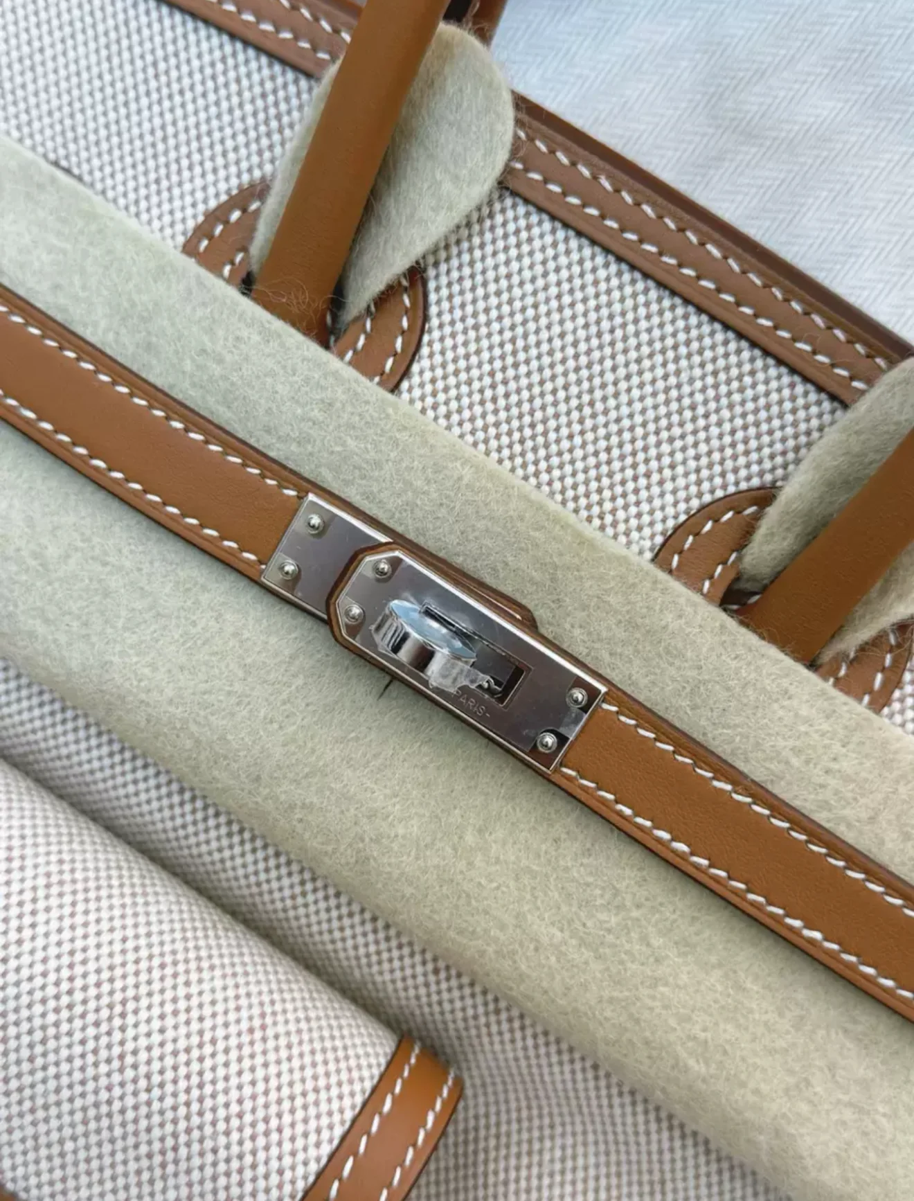 HERMÈS Limited Edition Birkin Cargo 25 in Gold Swift leather and Canvas with Palladium hardware - Image 9