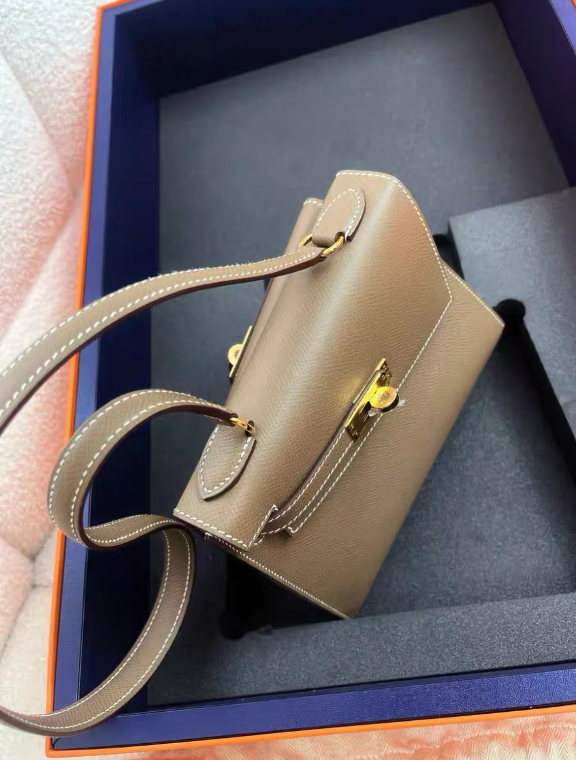 Hermes Limited Edition en Desordre Mini Kelly 20 Bag Sellier Etoupe Epsom Leather with Gold Hardware brand new stamp W - Image 4
