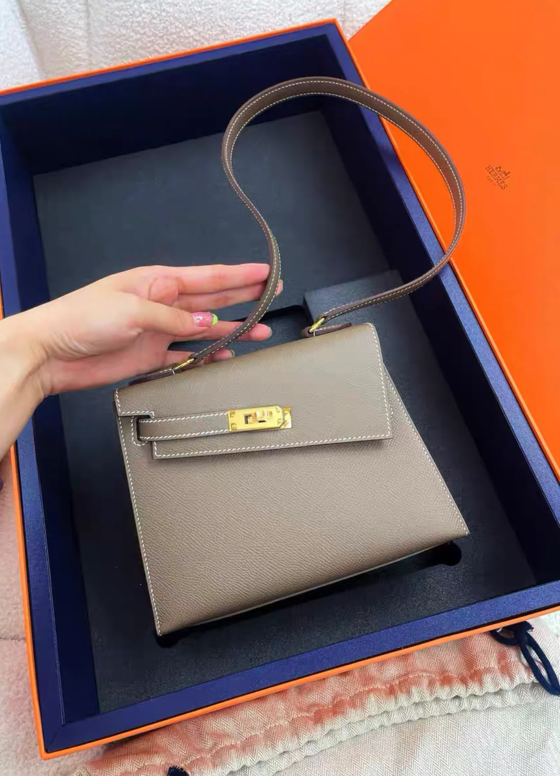 Hermes Limited Edition en Desordre Mini Kelly 20 Bag Sellier Etoupe Epsom Leather with Gold Hardware brand new stamp W - Image 5