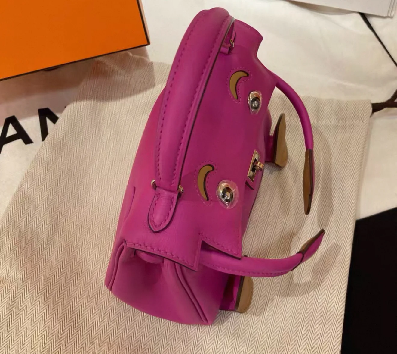 HERMÈS Limited Edition Kelly Doll Biscuit (4B) Magnolia (9I) Swift Palladium Hardware - Image 4
