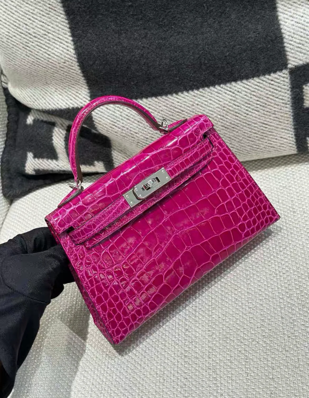 Hermes Limited Edition Mini Kelly 20 Sellier Rose Scheherazade Alligator Bag Palladium Hardware - Image 2