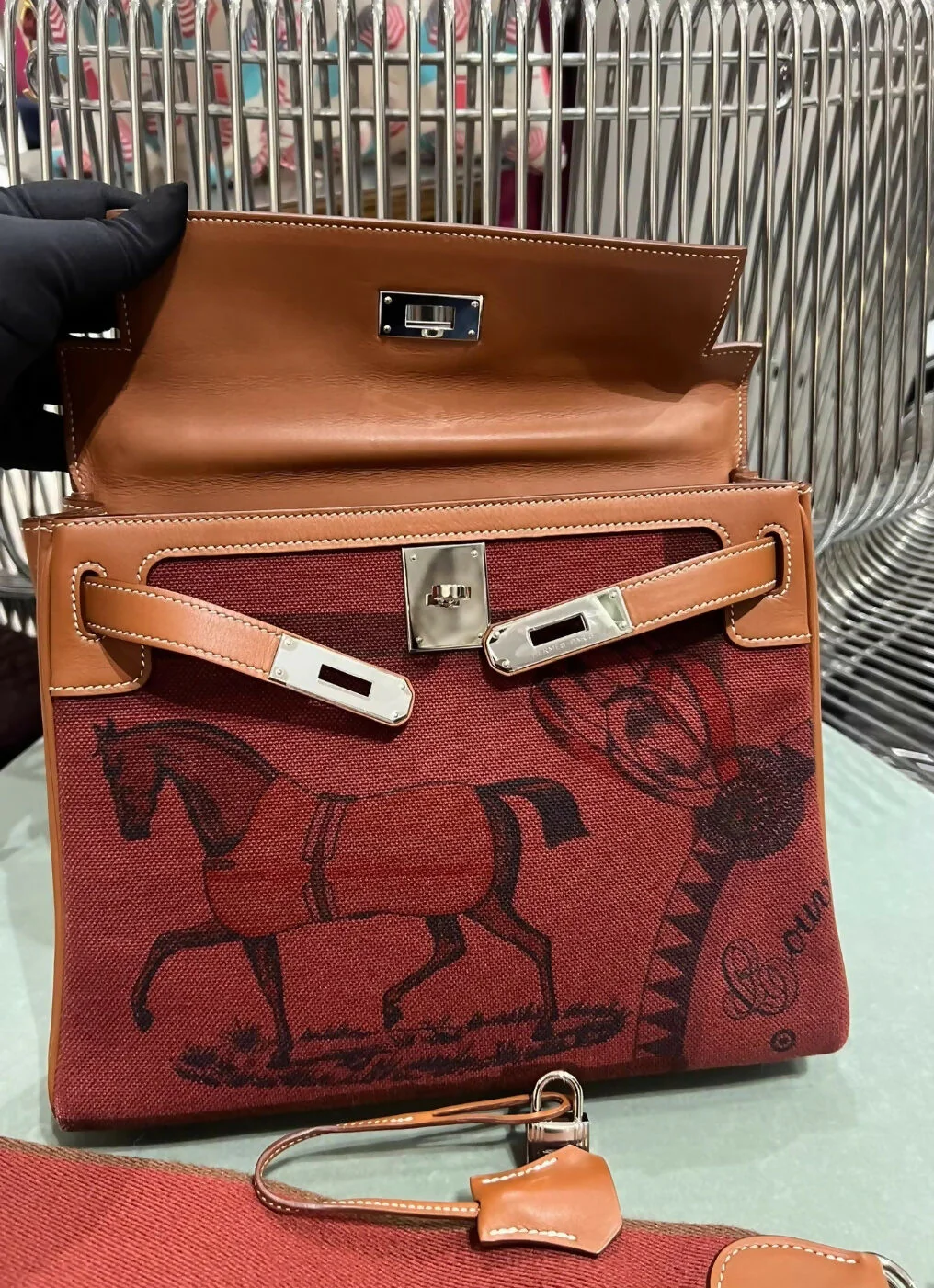 Hermes kelly 28 saddle leather and canvas palladium hardware - Image 3