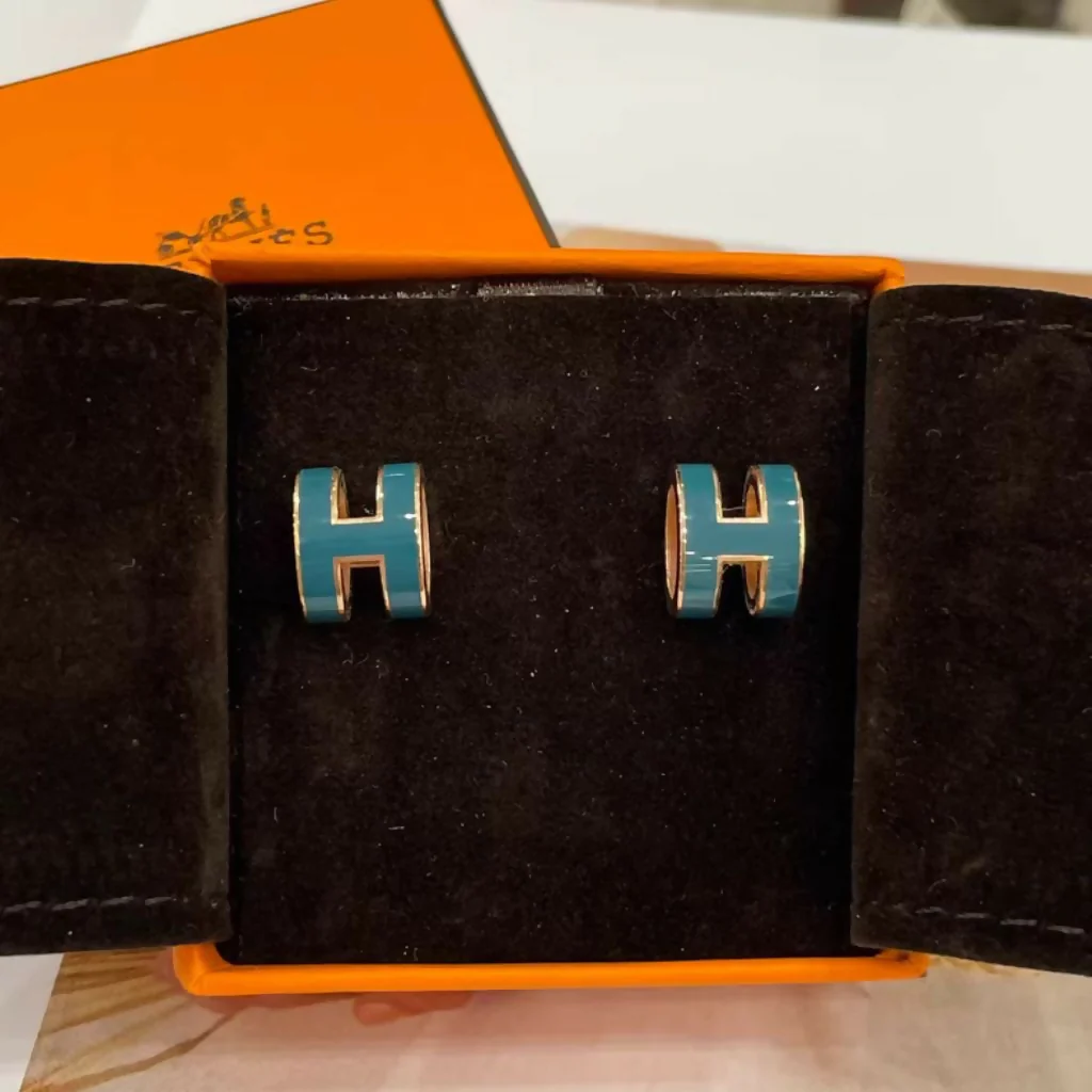 Hermès Medium H Earrings in Emerald - Image 2