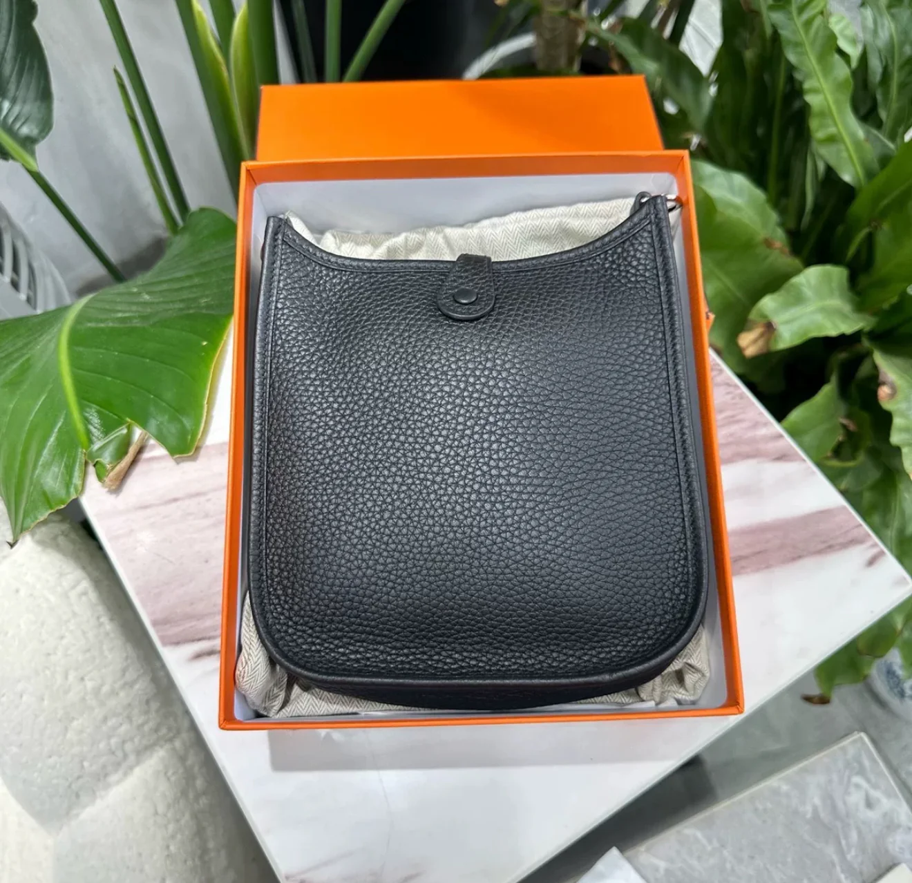 HERMÈS MINI EVELYNE BAG IN BLACK CLEMENCE LEATHER WITH PALLADIUM HARDWARE - Image 2