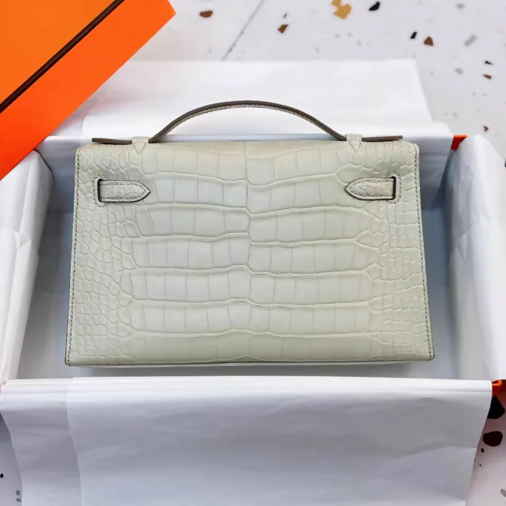 Hermès Mini Kelly pochette Betton Matte Crocodile leather Gold Hardware - Image 3