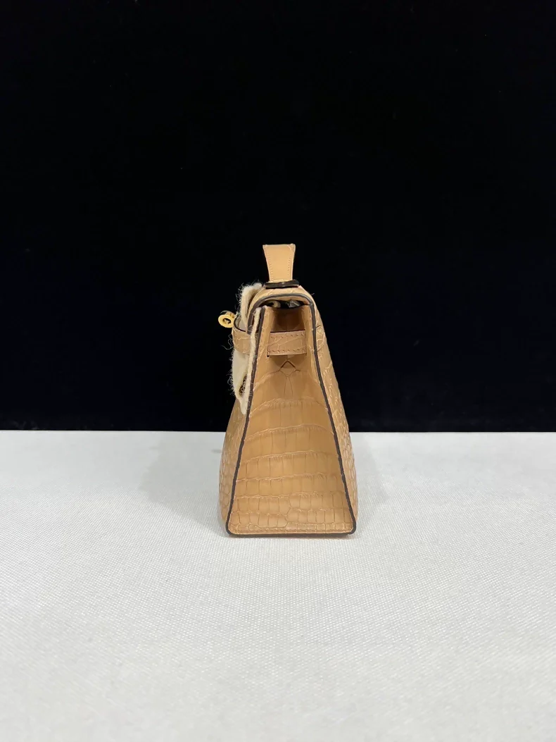 Hermes kelly pochette Chai Matte Crocodile leather Gold Hardware - Image 3