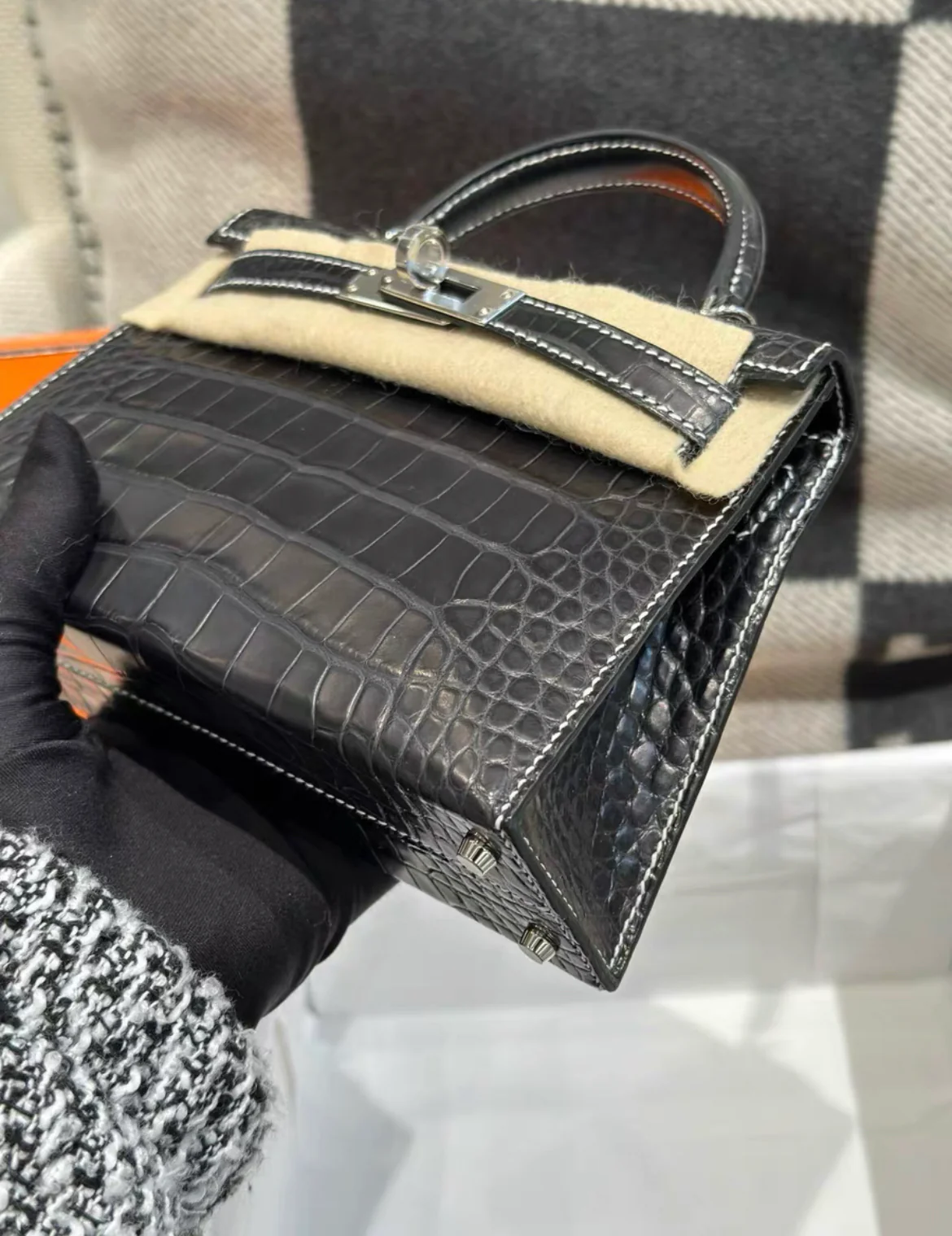 HERMÈS MINI KELLY 20 BLACK ALLIGATOR MATTE WITH WHITE STITCHING PALLADIUM HARDWARE - Image 5