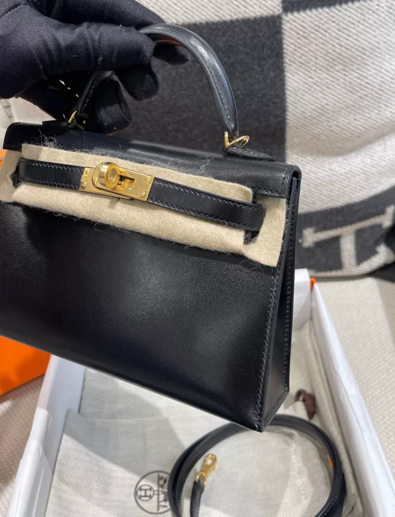Hermes Mini Kelly 20 Black Box Gold Hardware - Image 5