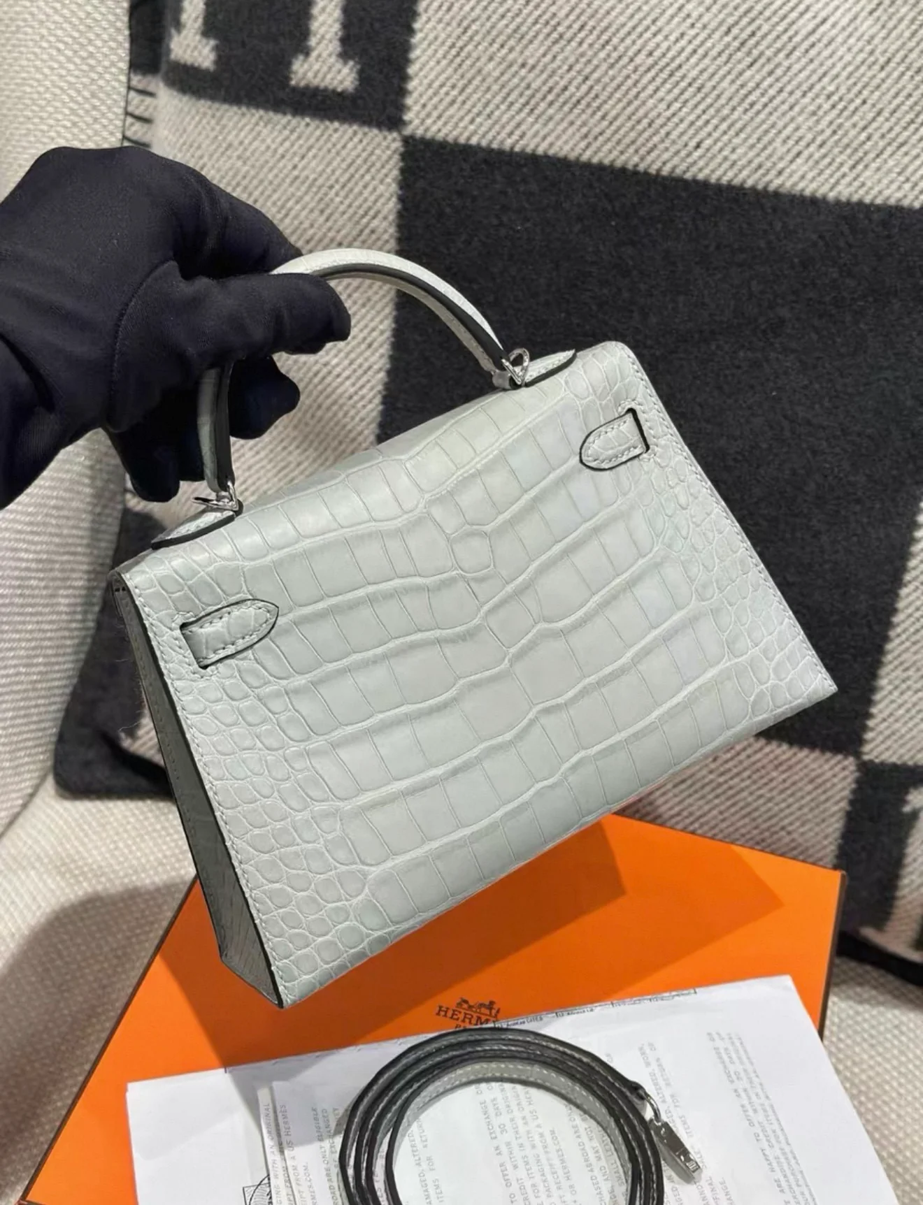 Hermes mini Kelly 20 Gris Neve Matte Crocodile Leather Palladium hardware - Image 2