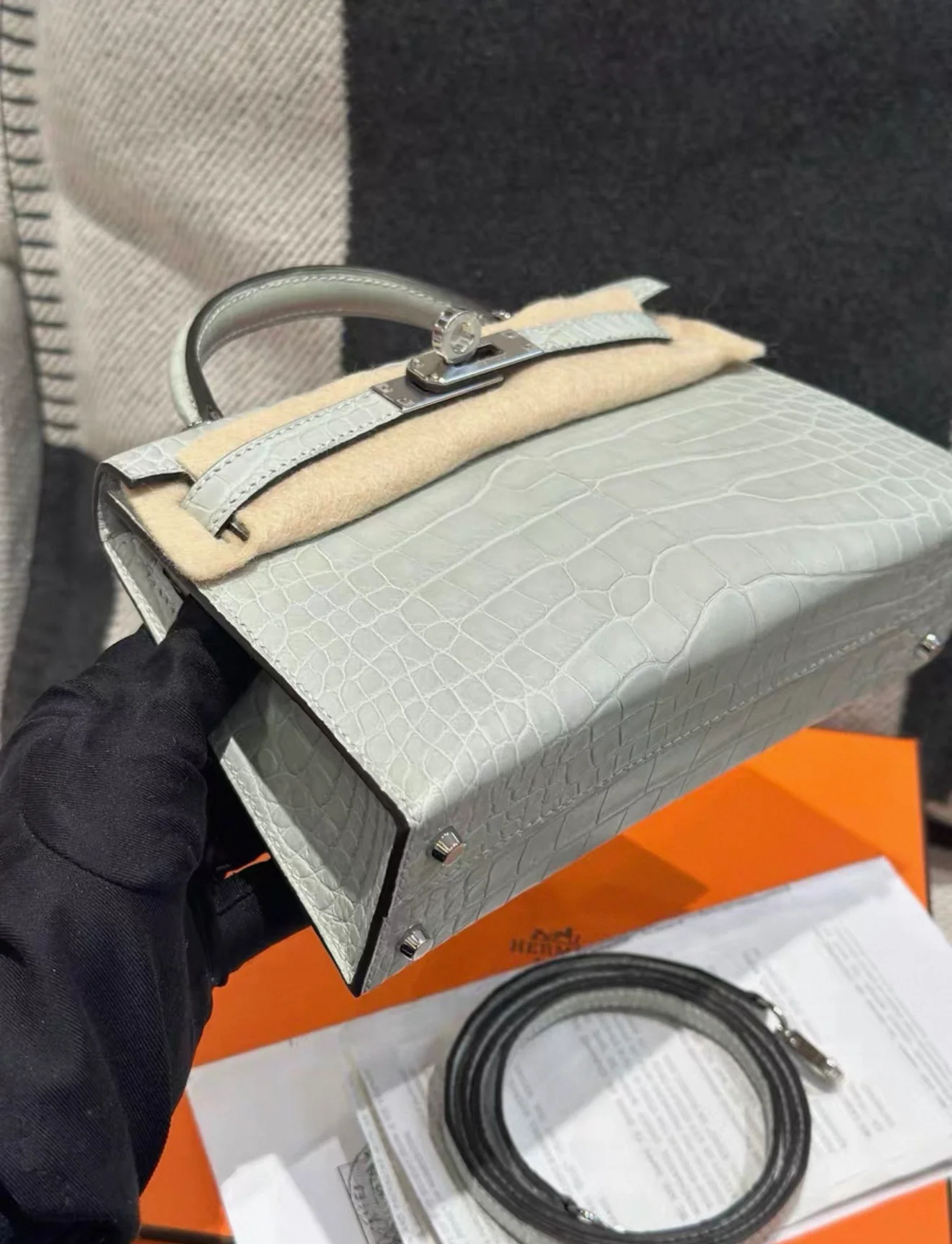 Hermes mini Kelly 20 Gris Neve Matte Crocodile Leather Palladium hardware - Image 3