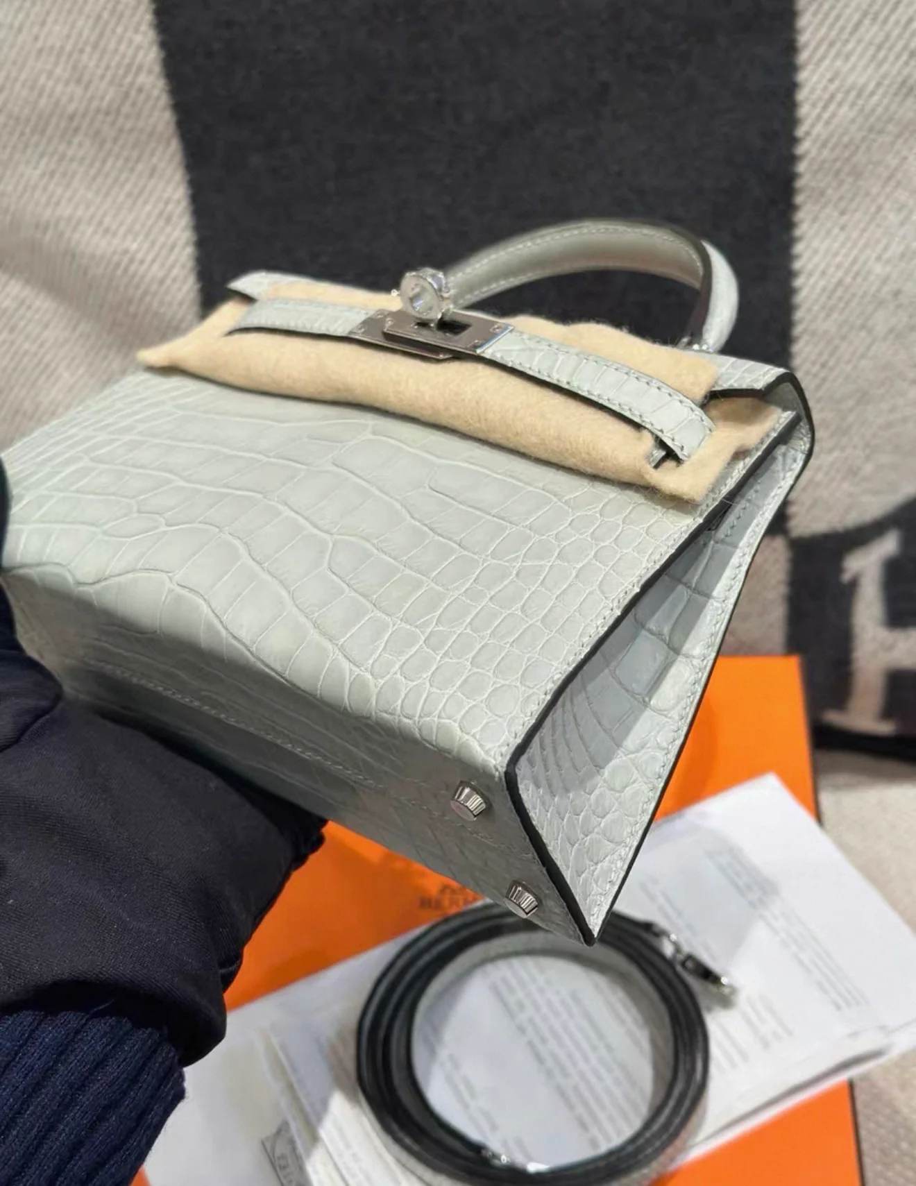 Hermes mini Kelly 20 Gris Neve Matte Crocodile Leather Palladium hardware - Image 4