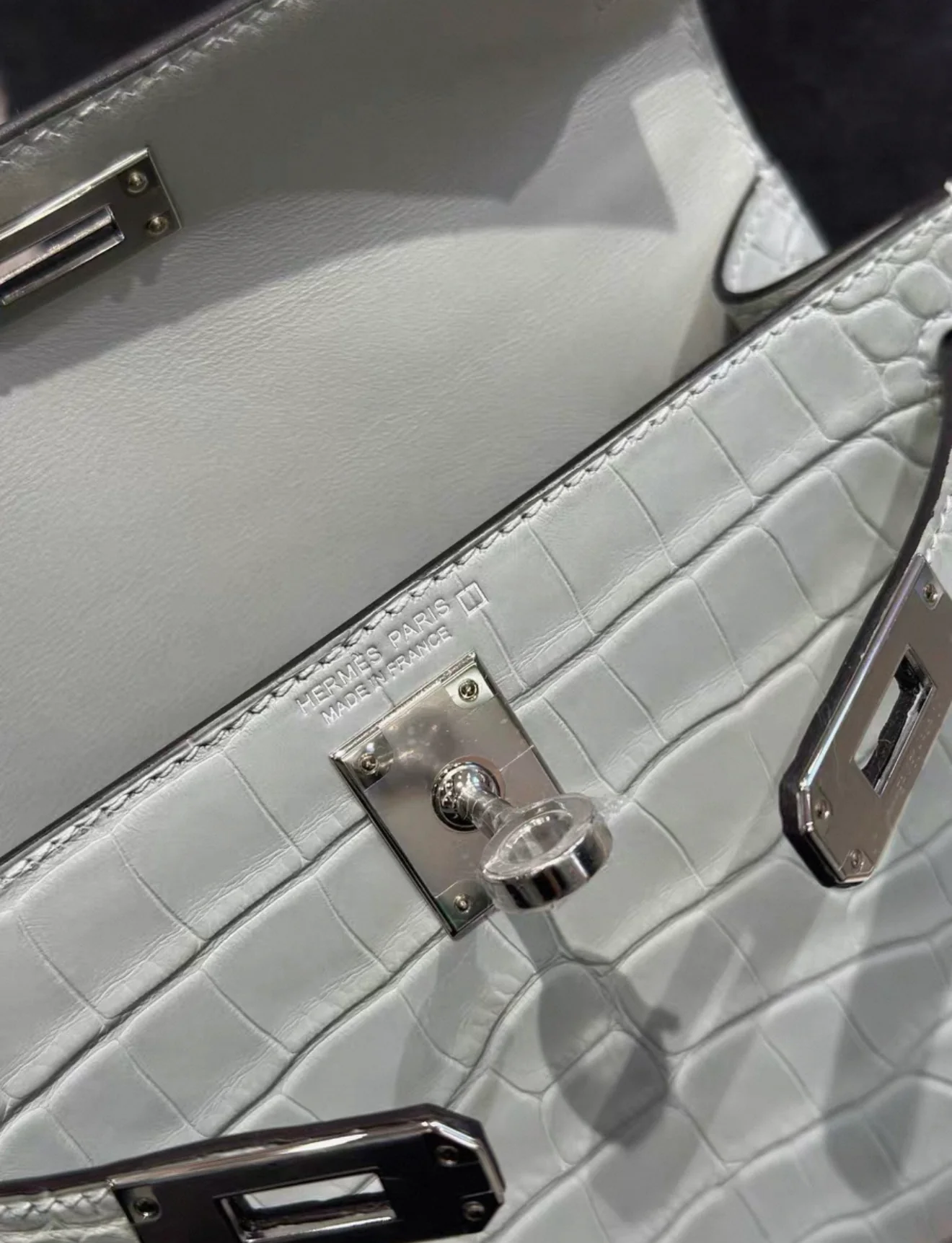 Hermes mini Kelly 20 Gris Neve Matte Crocodile Leather Palladium hardware - Image 6