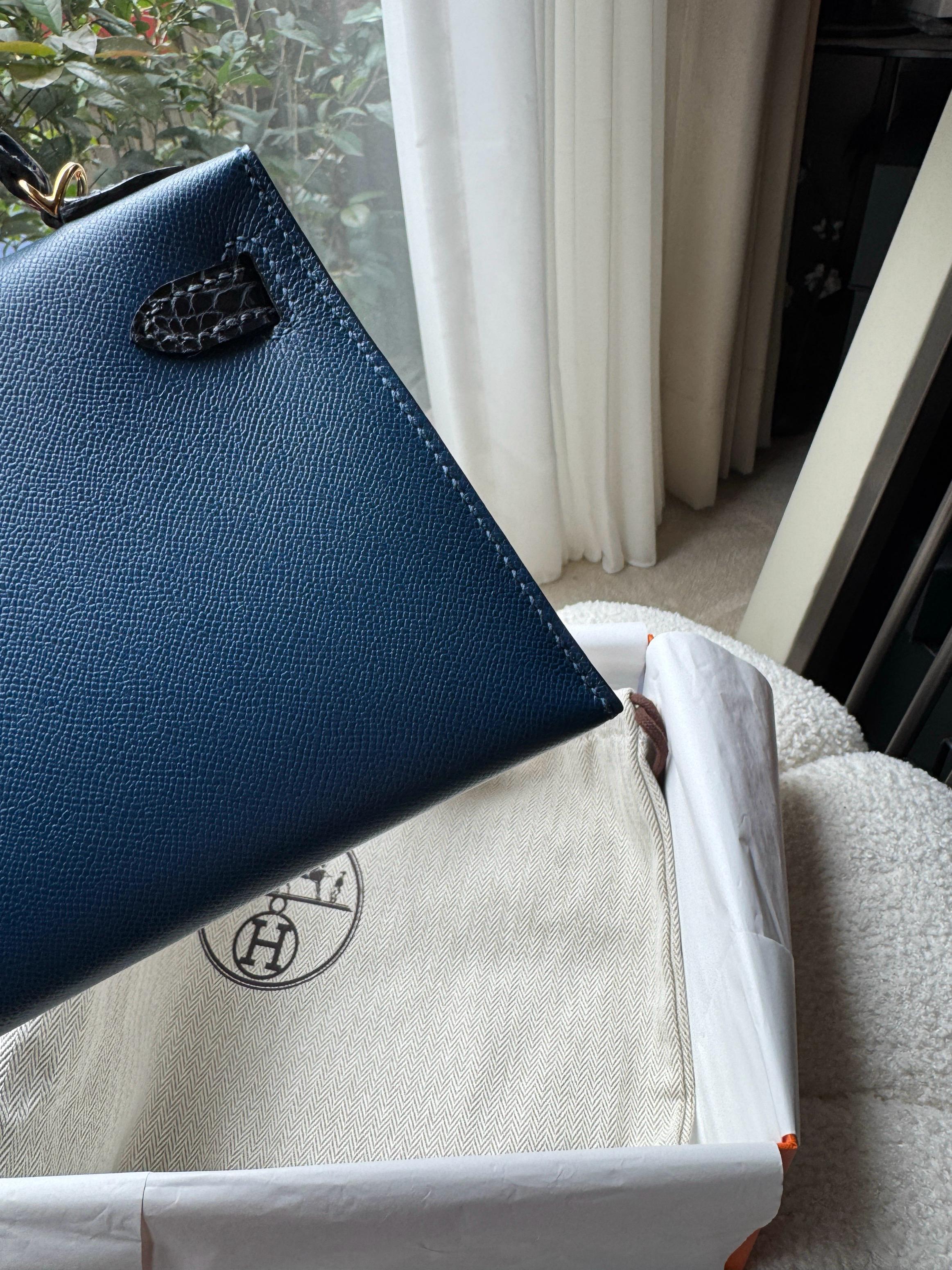 Hermès Mini Kelly 20 Deep Bleu Touch Veau Madame Gold Hardware - Image 10