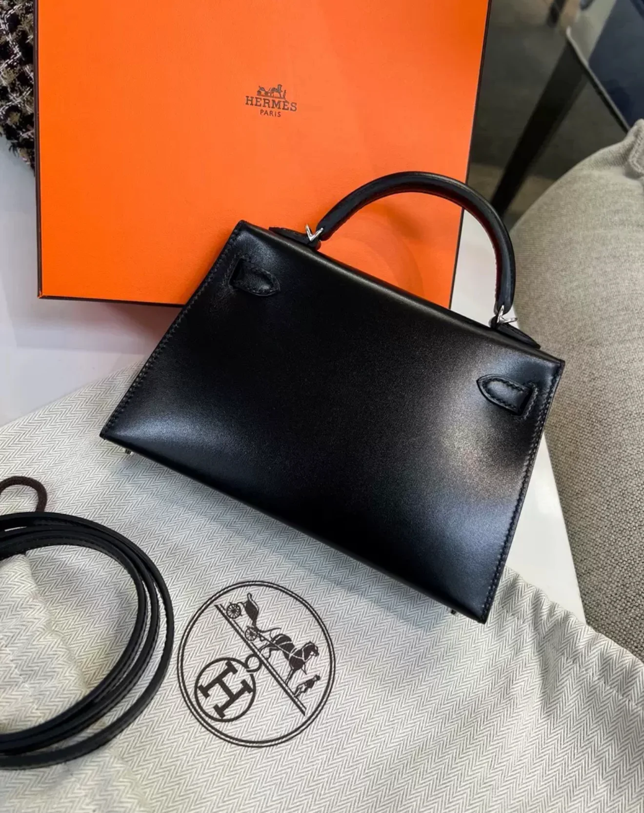 Hermès Mini Kelly Black Box Leather Palladium Hardware - Image 4