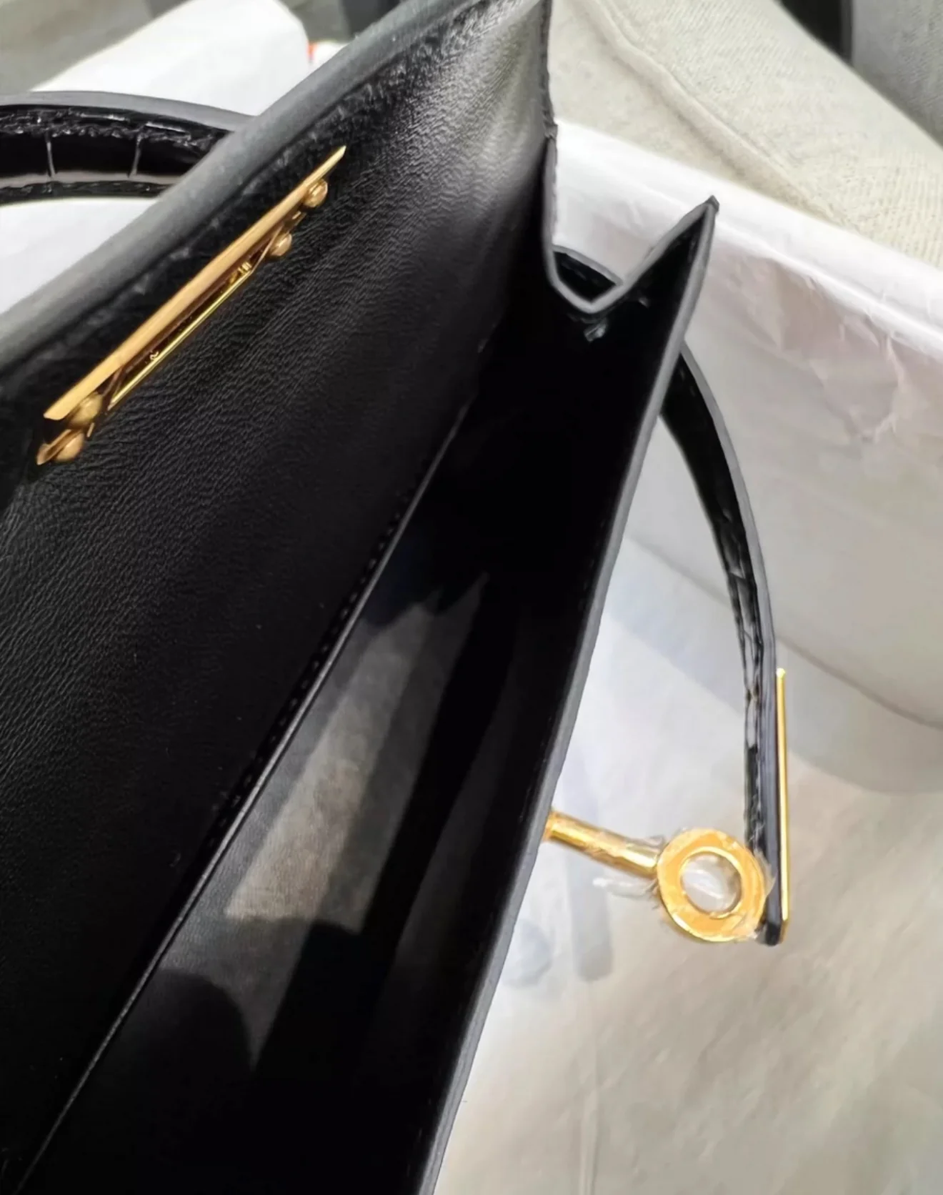 Hermès Mini Kelly Black Shiny Alligator Gold Hardware - Image 5