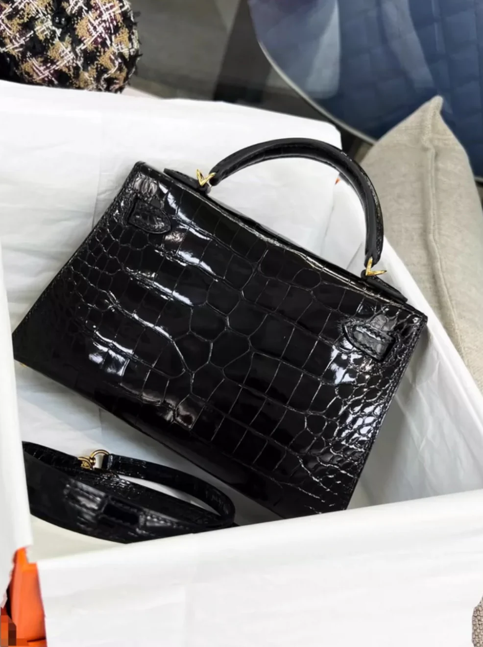 Hermès Mini Kelly Black Shiny Alligator Gold Hardware - Image 6