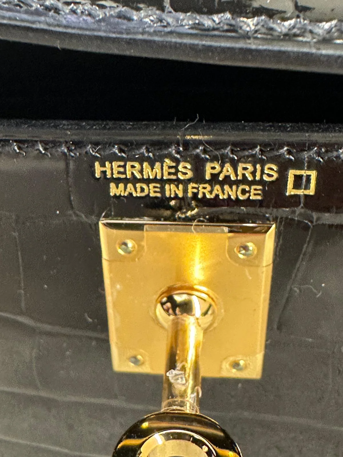 Hermès Mini Kelly Black Shiny Alligator Gold Hardware - Image 10