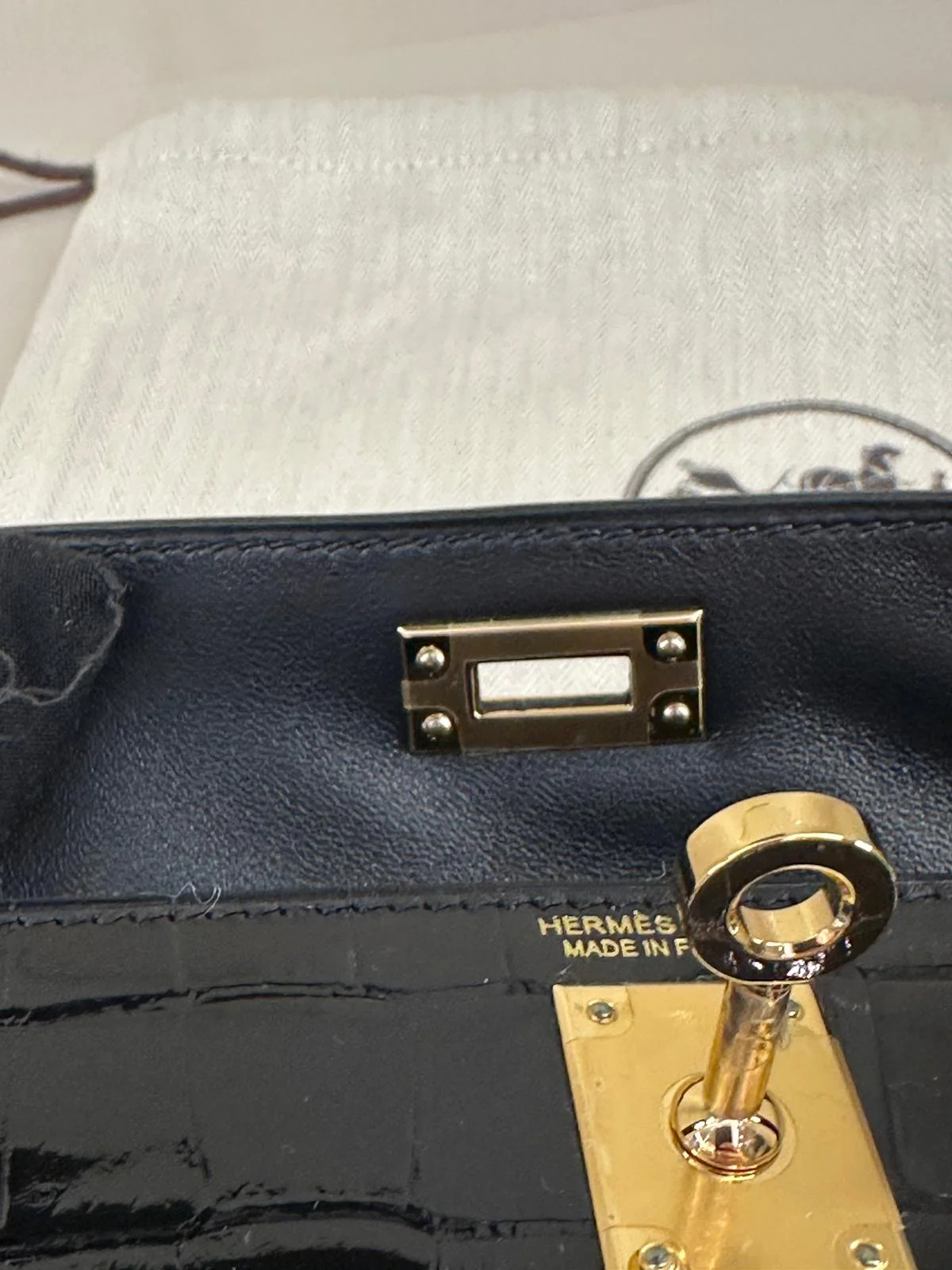 Hermès Mini Kelly Black Shiny Alligator Gold Hardware - Image 11