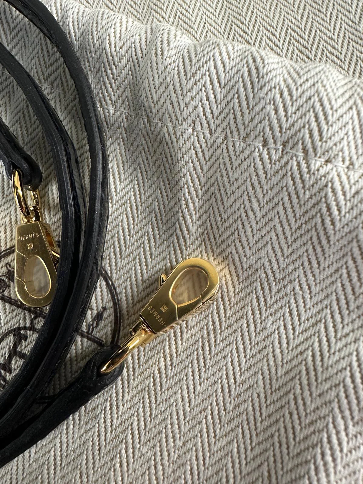 Hermès Mini Kelly Black Shiny Alligator Gold Hardware - Image 12