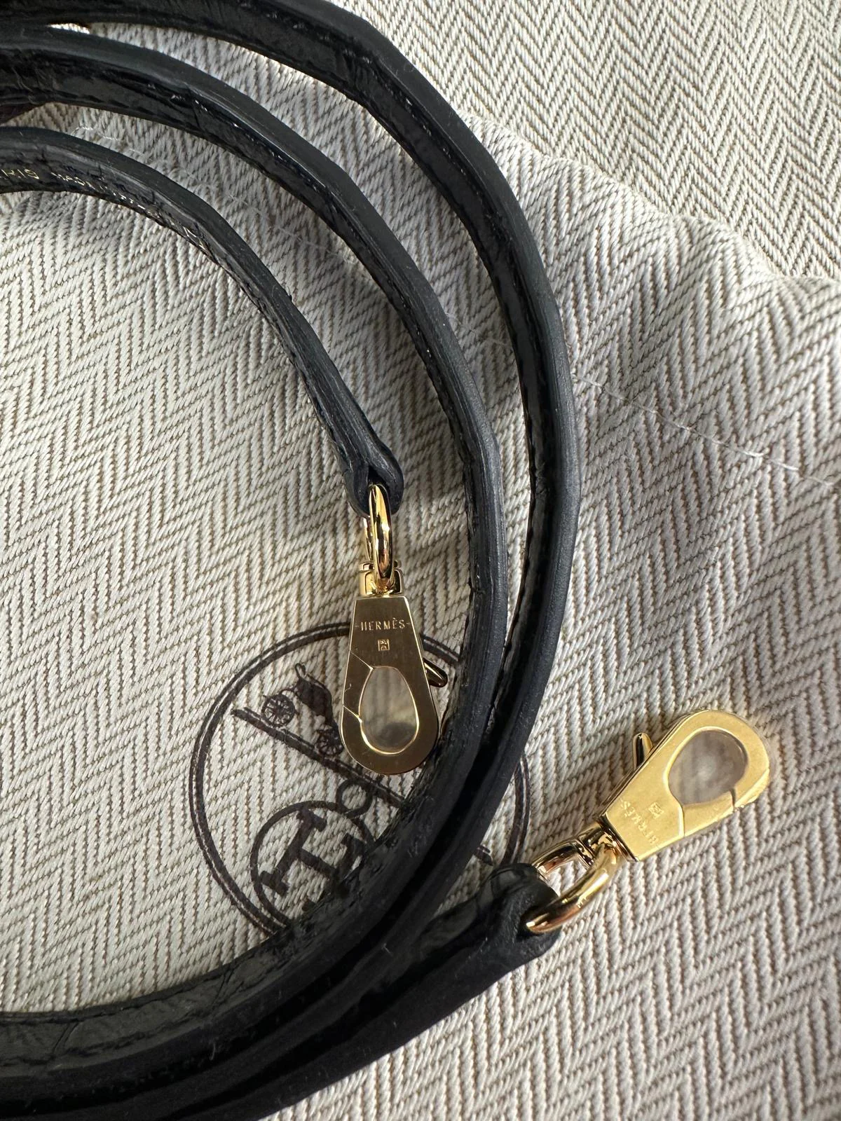 Hermès Mini Kelly Black Shiny Alligator Gold Hardware - Image 13